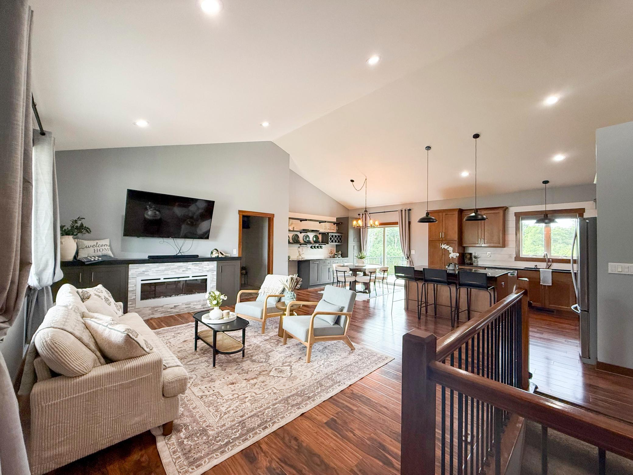 3927 Stone Point Drive NE — photo