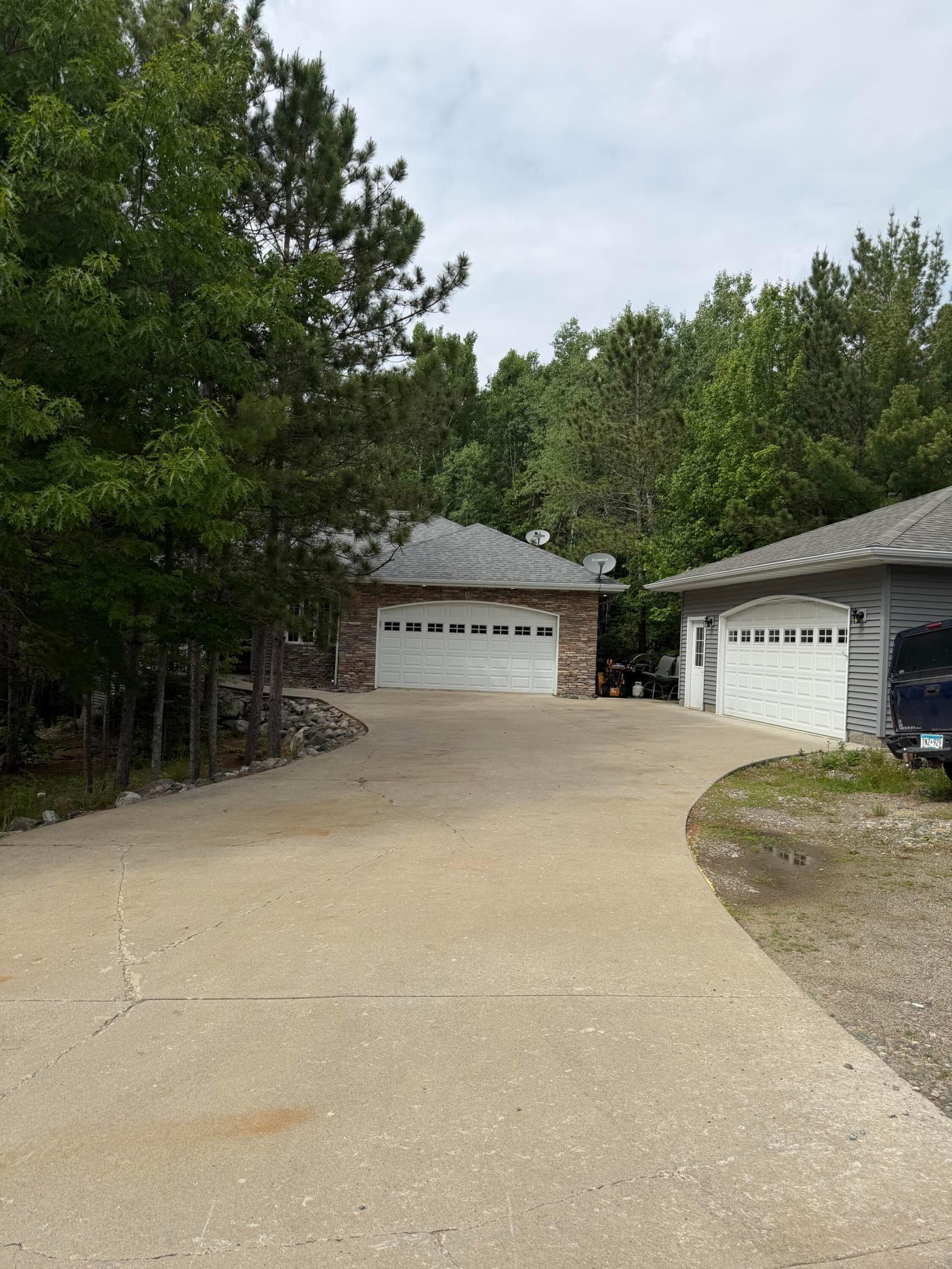 5595 Pine Street — photo