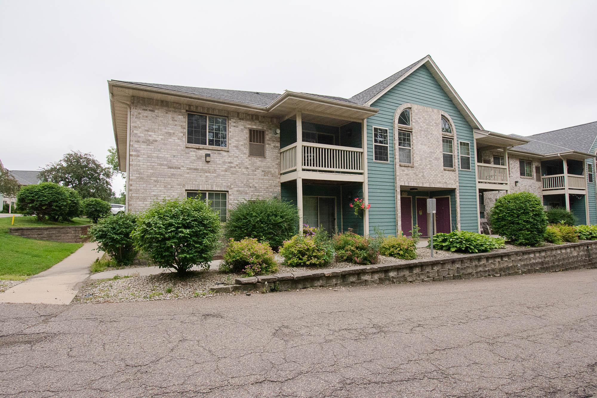 1876 Deerhaven Lane NE 2 — photo