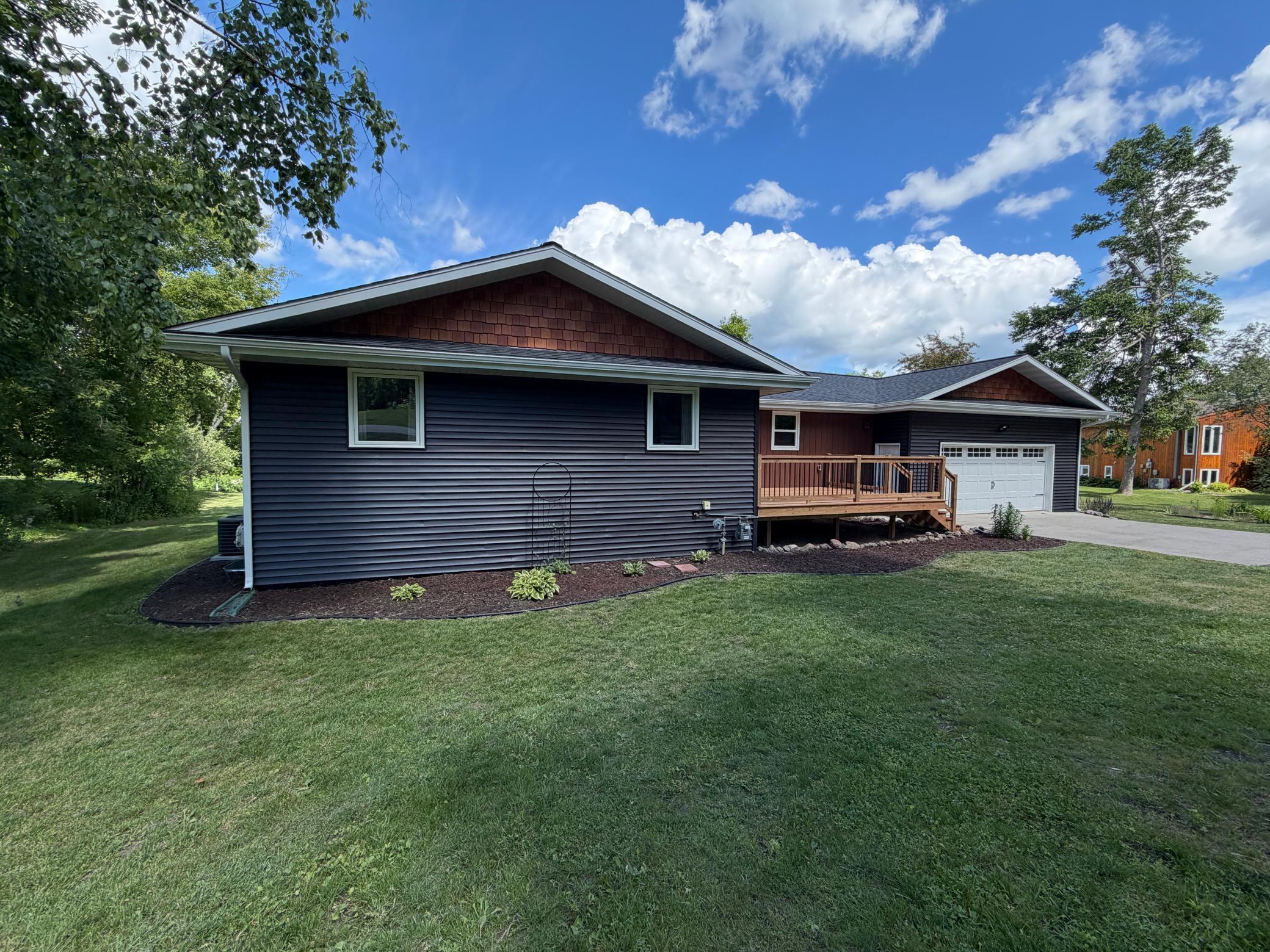 6020 Shady Lane NE — photo