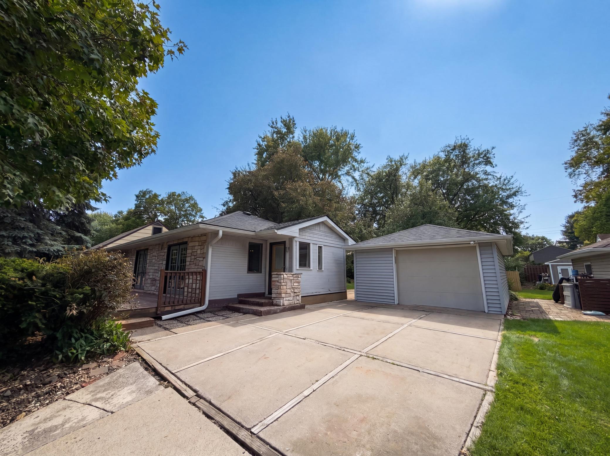 2591 Aldine Street — photo
