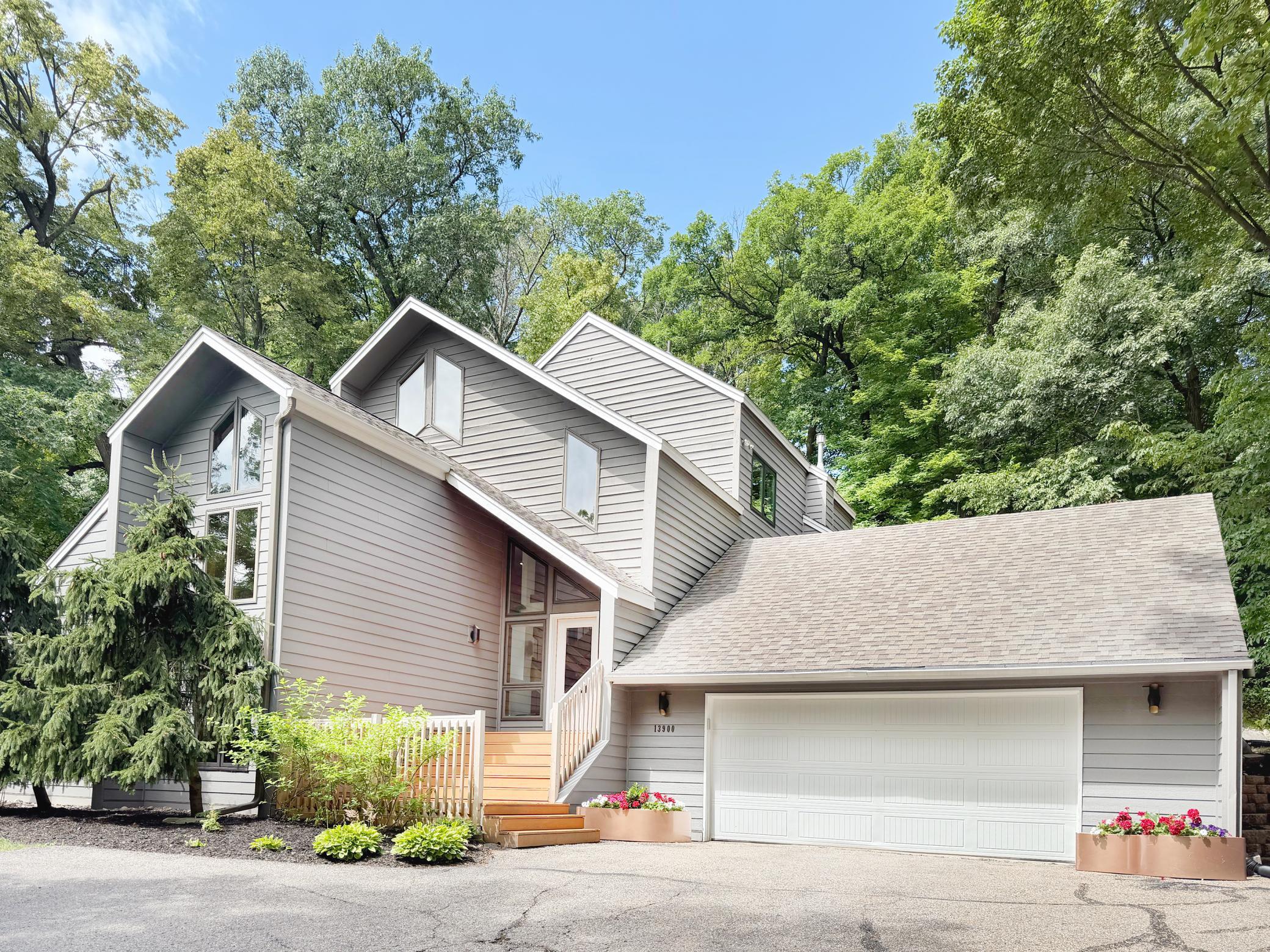 13900 Hill Ridge Drive — photo