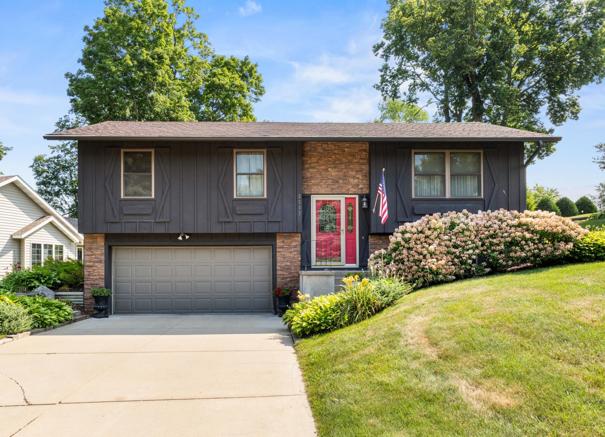 2517 Woodland Drive — photo