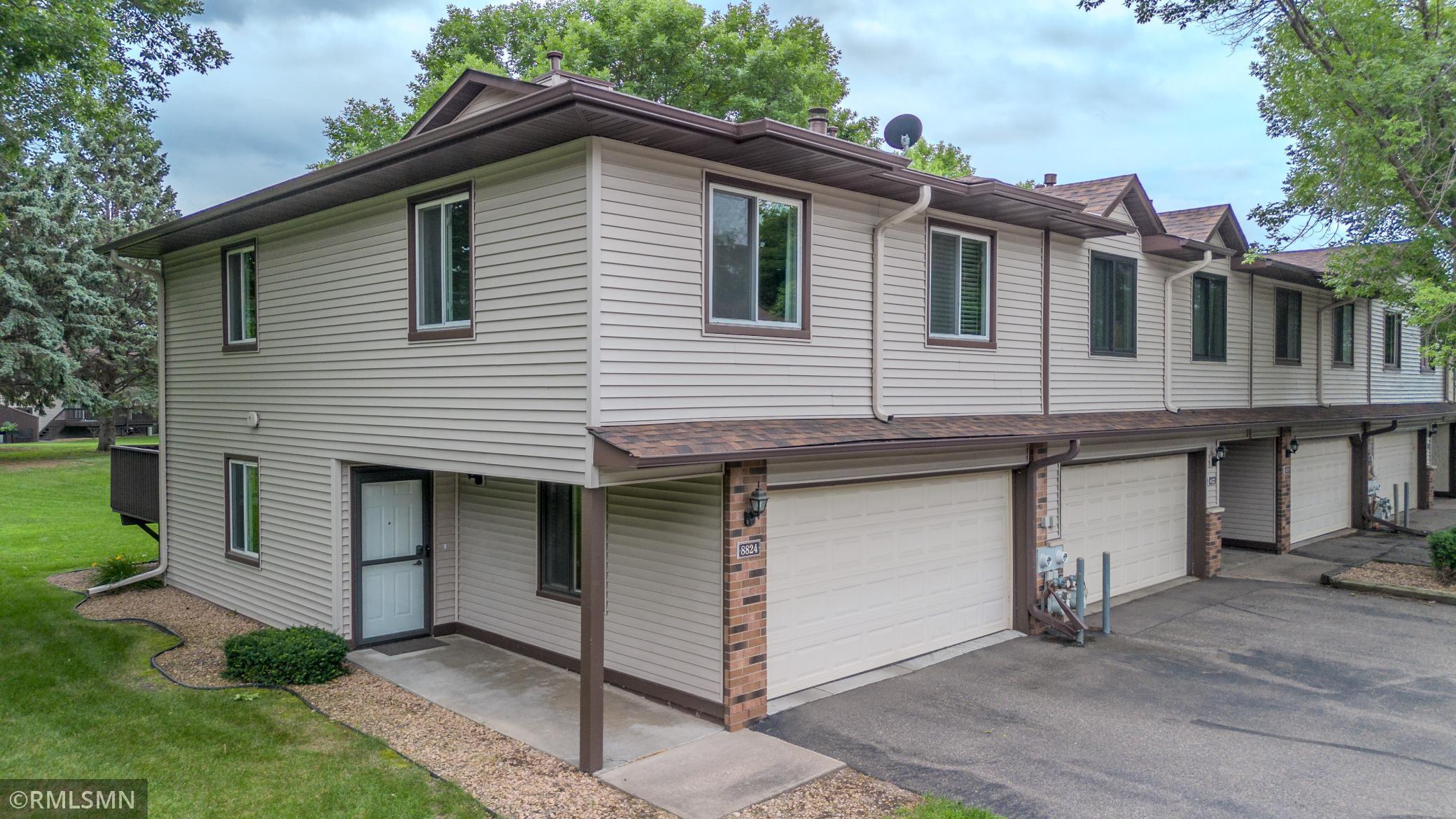 8824 N Maplebrook Court — photo