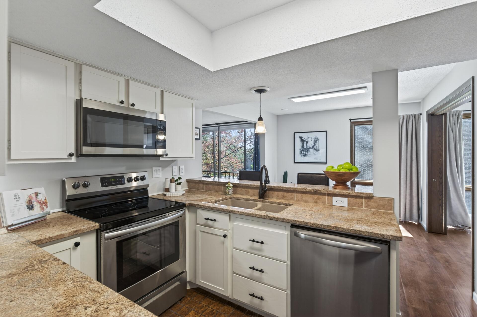 6085 Lincoln Drive 225 — photo