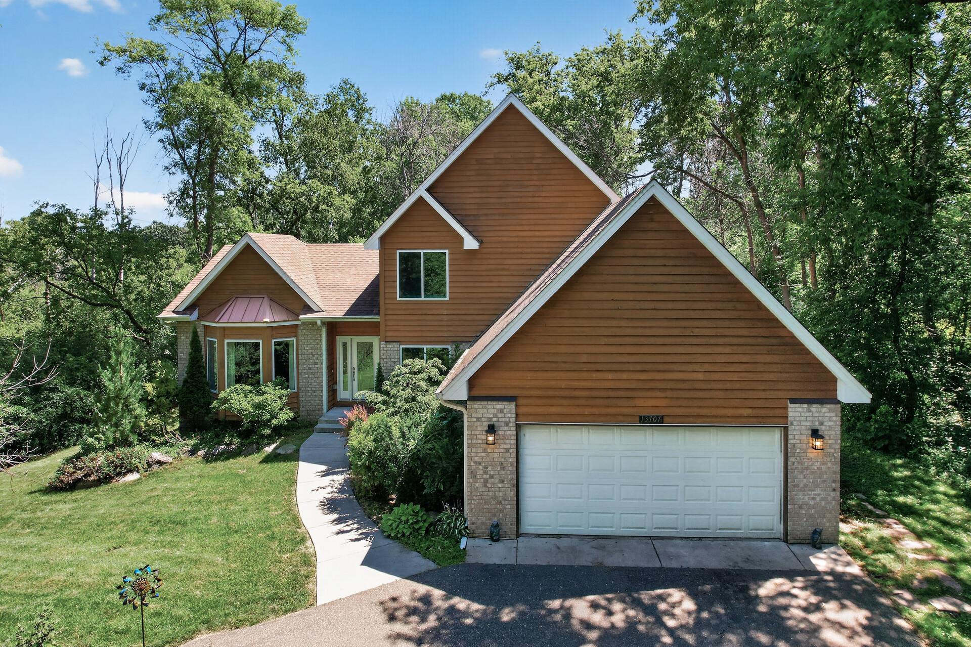 13707 Green Briar Drive — photo