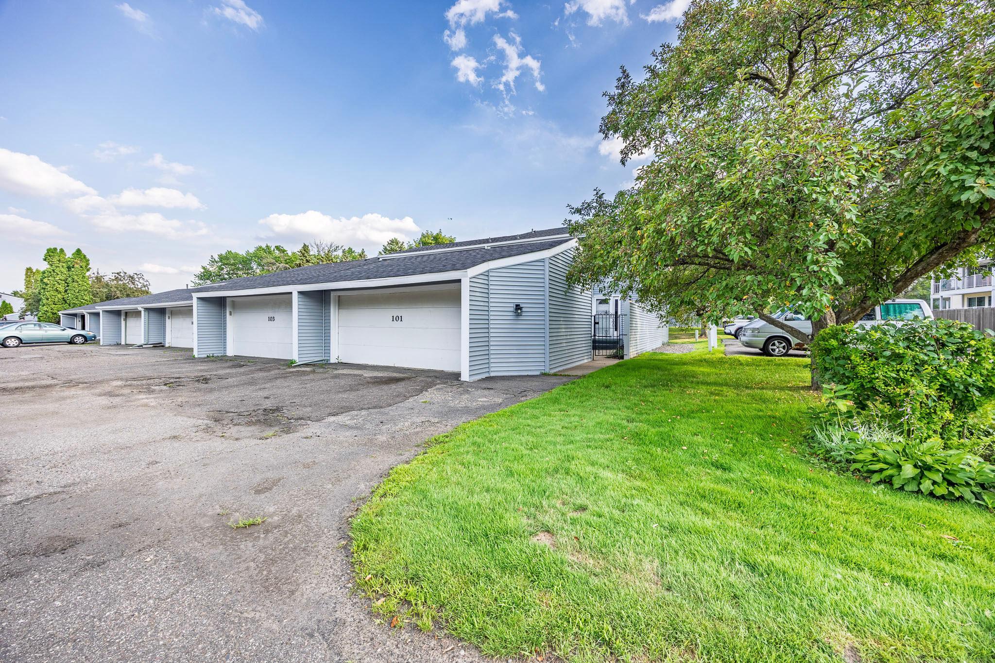 101 Canabury Court — photo