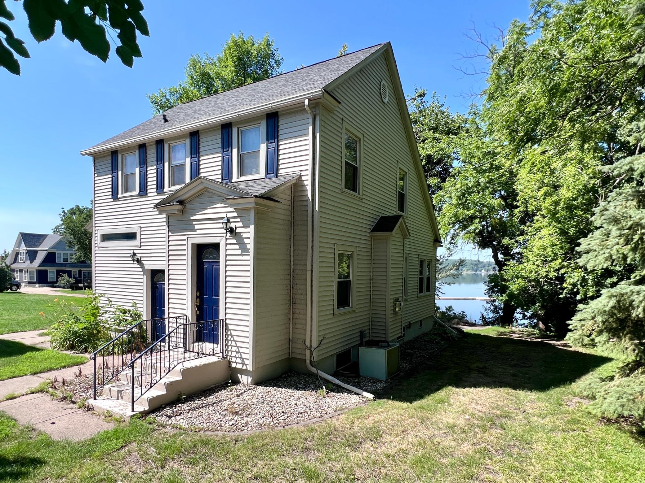 521 Lakeshore Drive — photo