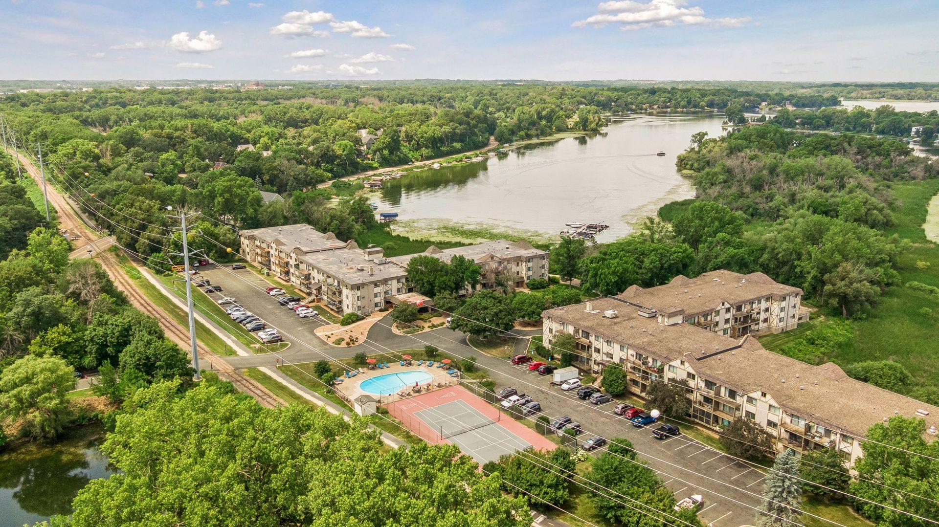 1304 W Medicine Lake Drive 320 — photo
