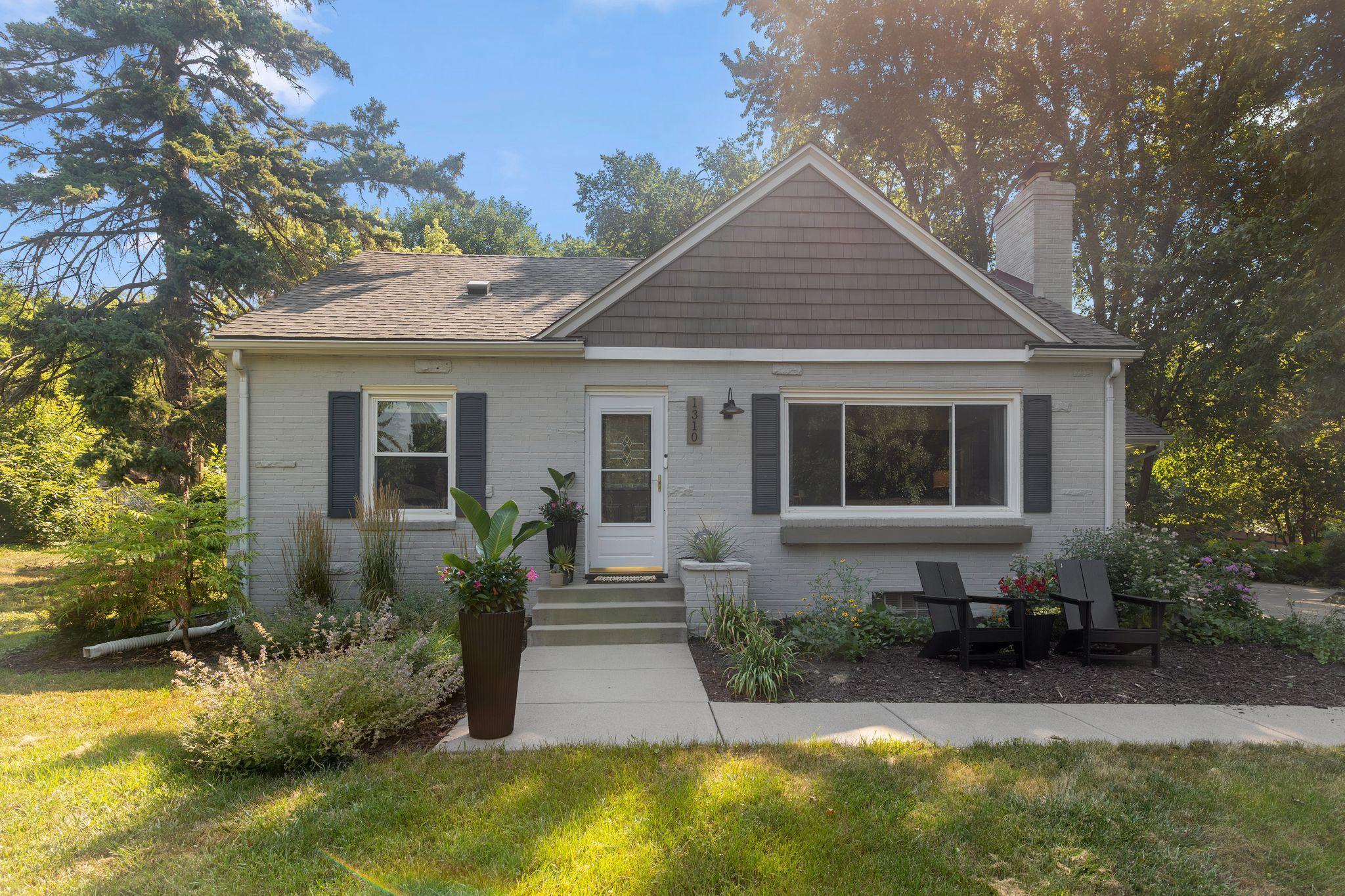 1310 Welcome Avenue N — photo