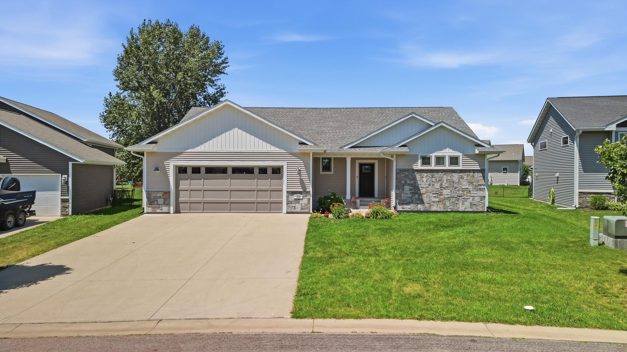 820 Fieldcrest Drive — photo