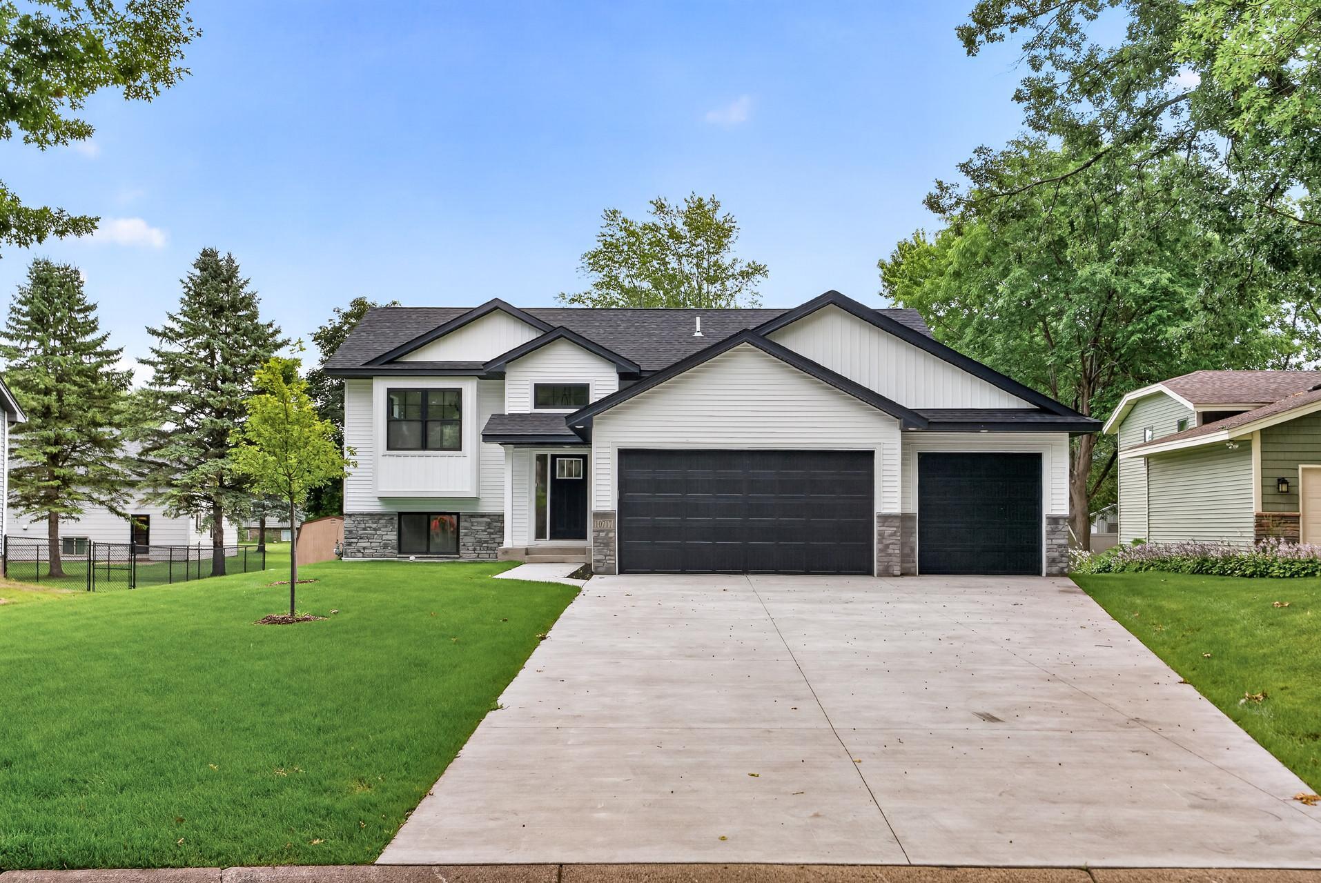 10717 Lincoln Street NE — photo