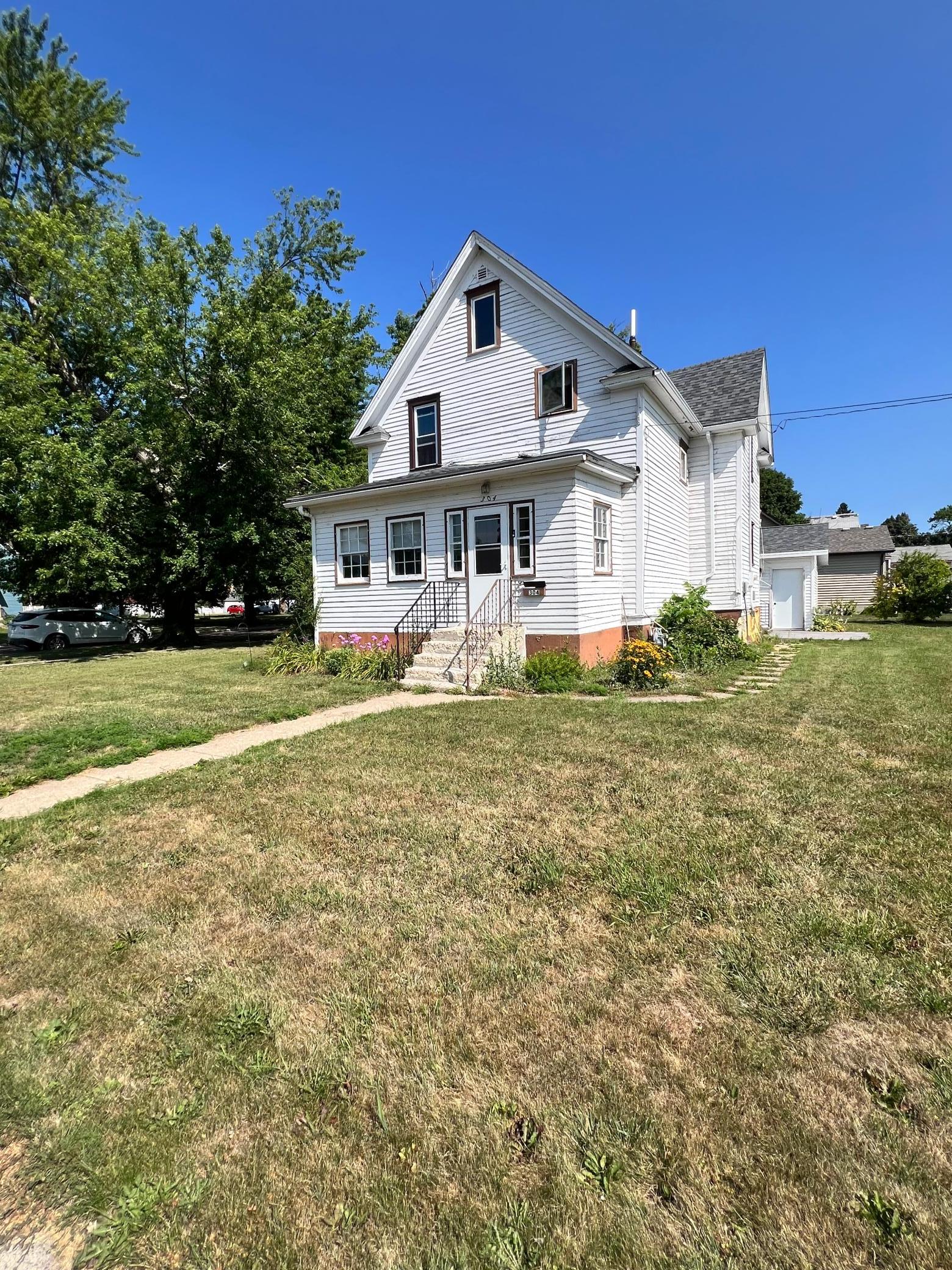 304 E 4th Street — photo