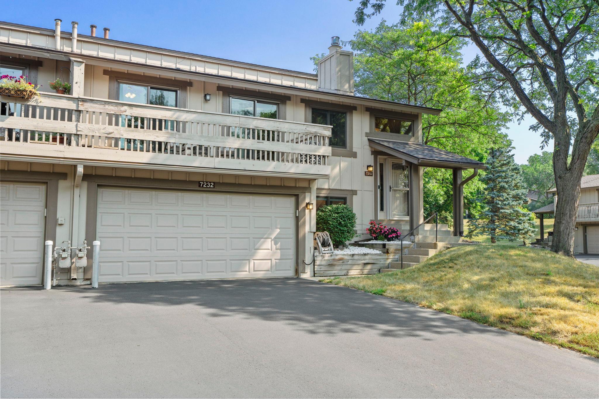 7232 Woodstock Curve — photo