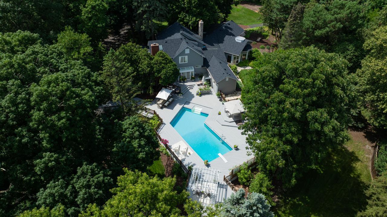 3865 Hillcrest Road — photo