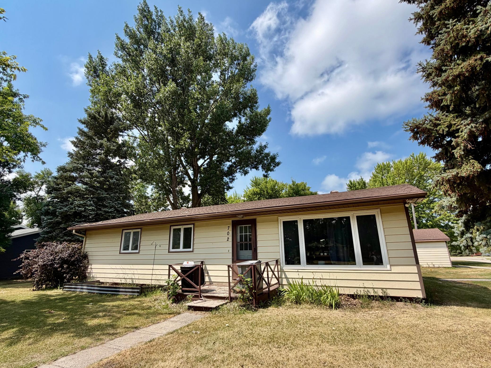 702 Champagne Avenue SW — photo