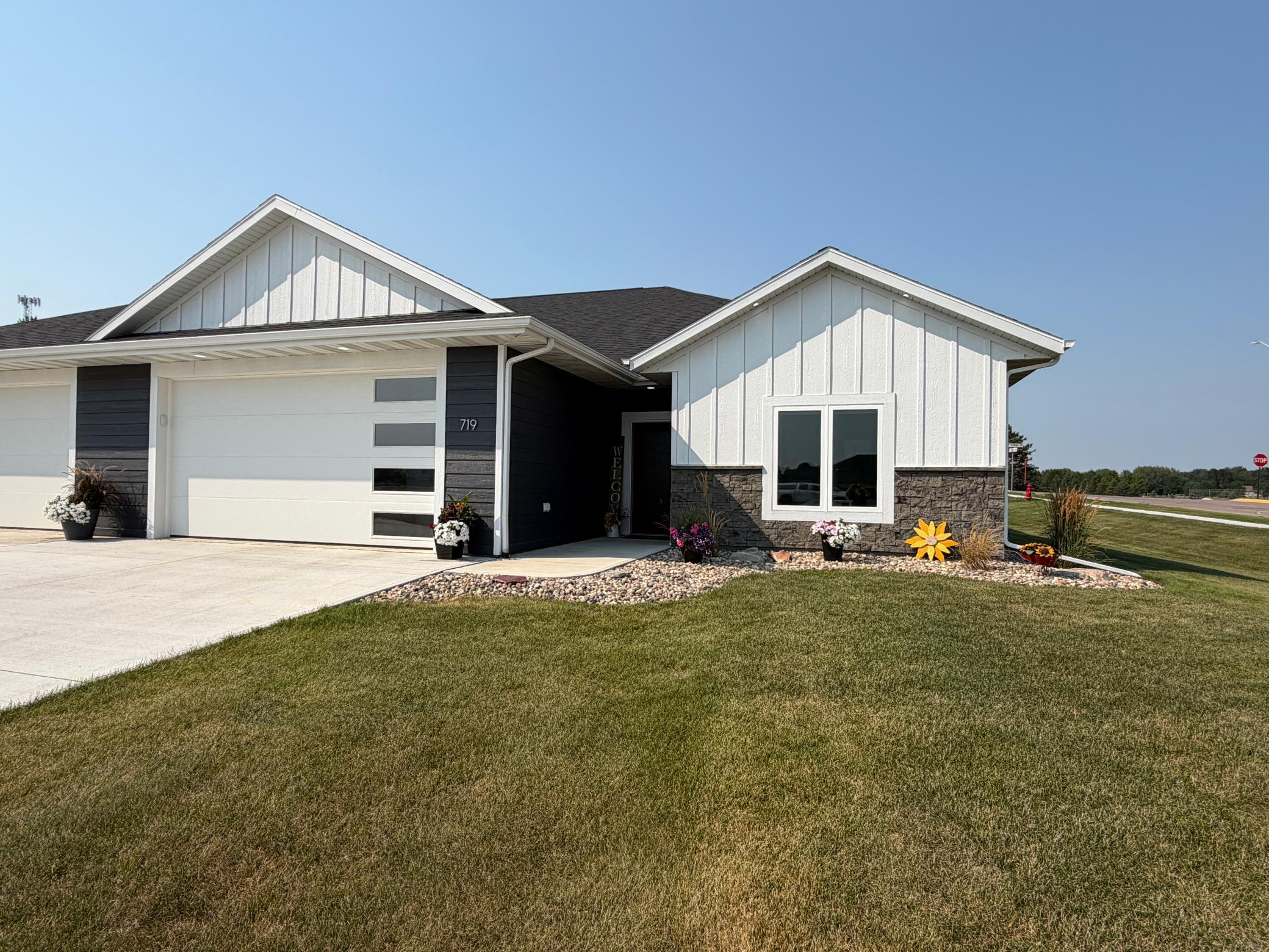 719 Tallgrass Circle — photo