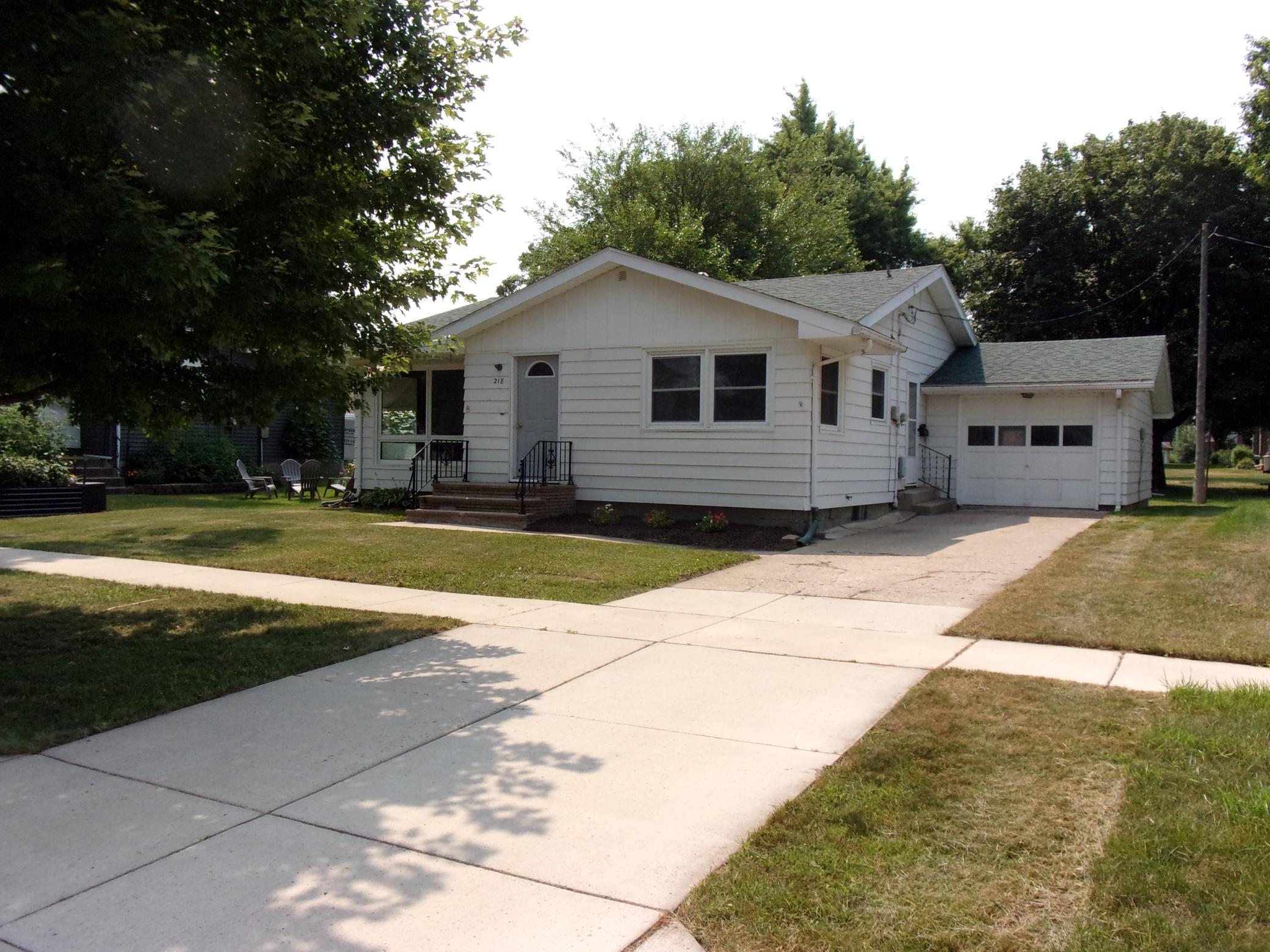 218 E 2nd Street — photo