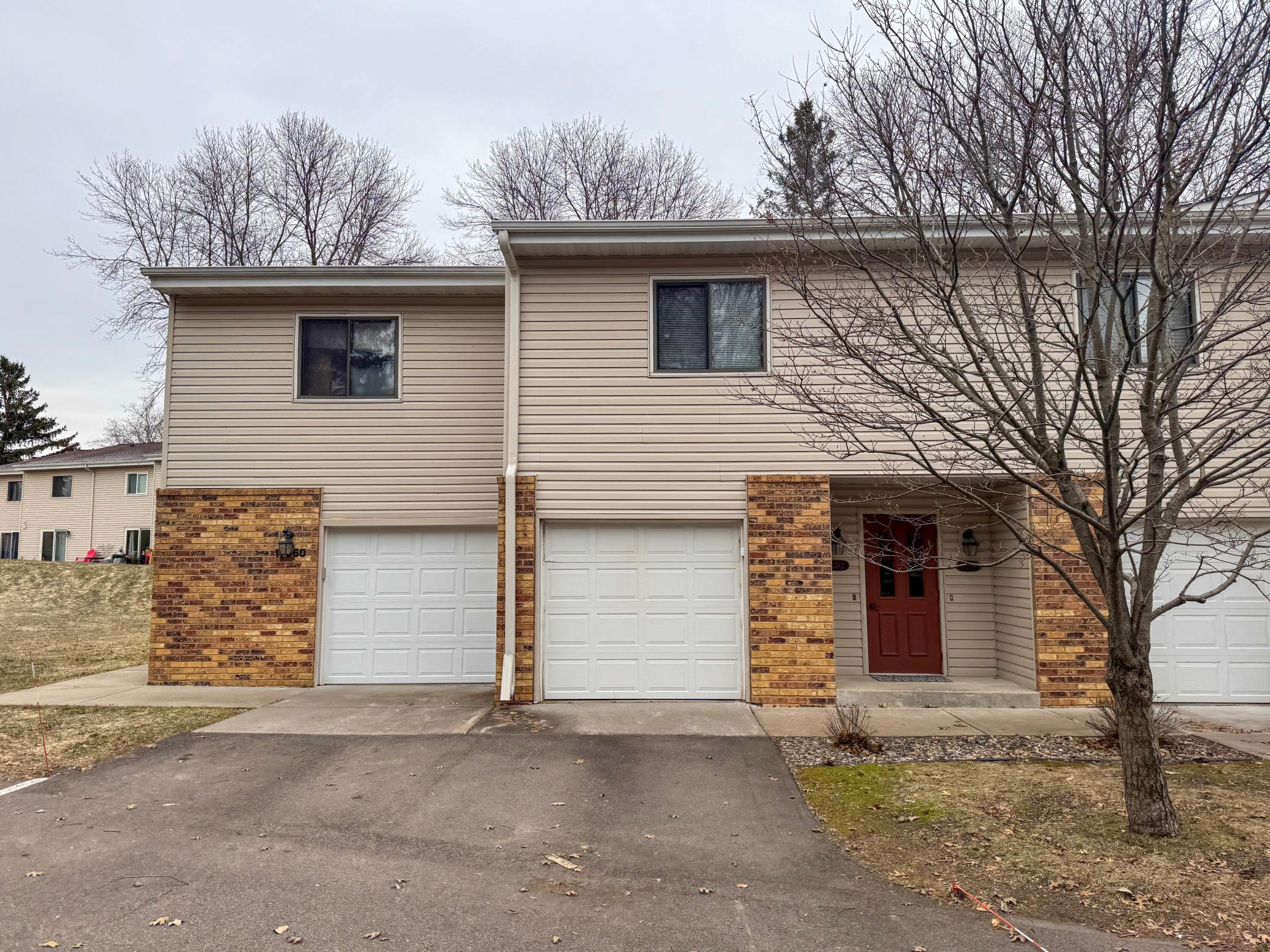 17562 Pond Circle — photo