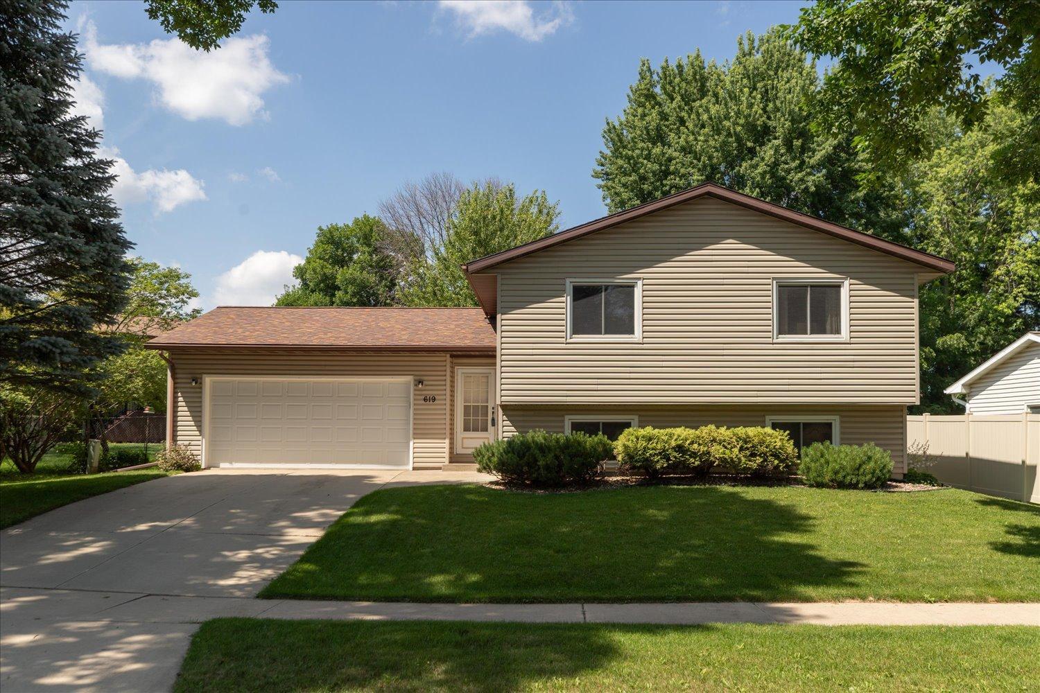 619 Chalet Drive NW — photo