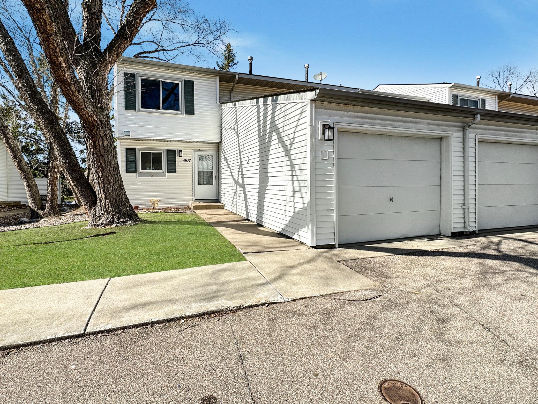 607 E Burnsville Parkway 13 — photo