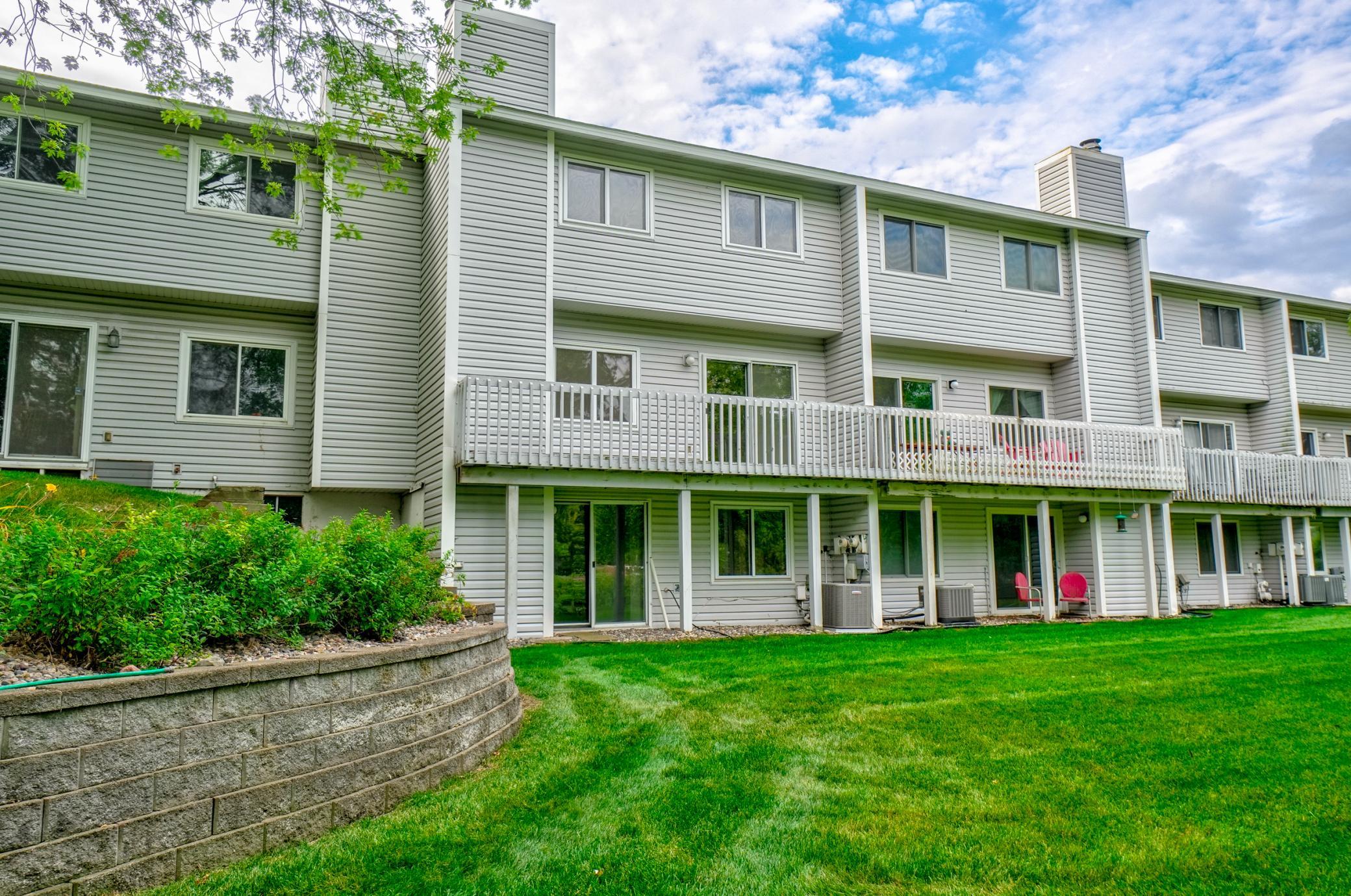 2174 Tower Court — photo