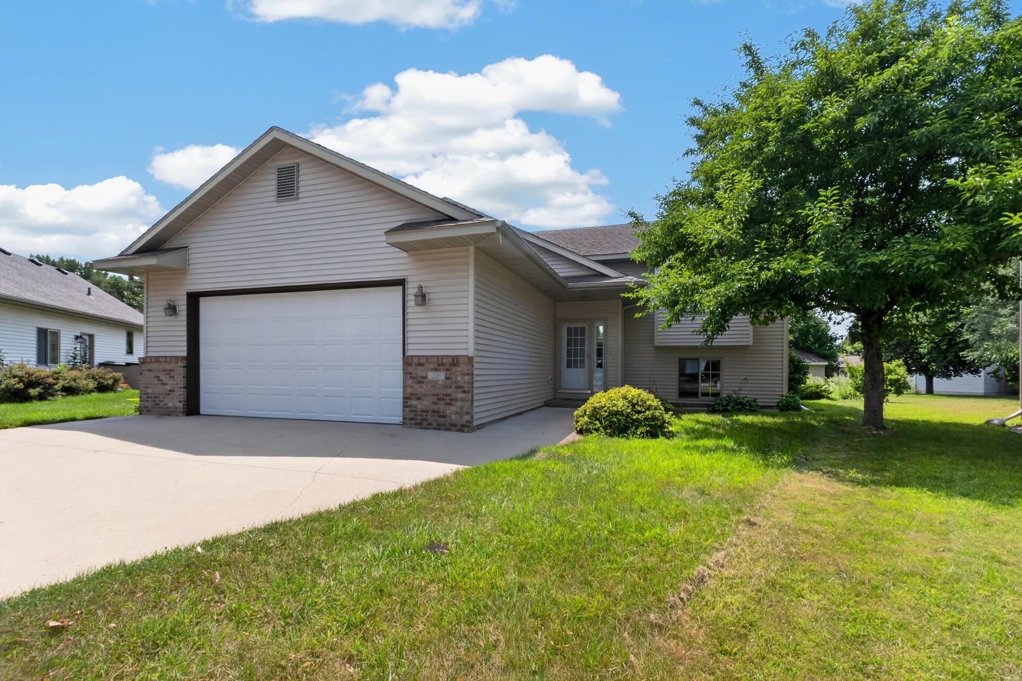 206 Hunters Court — photo