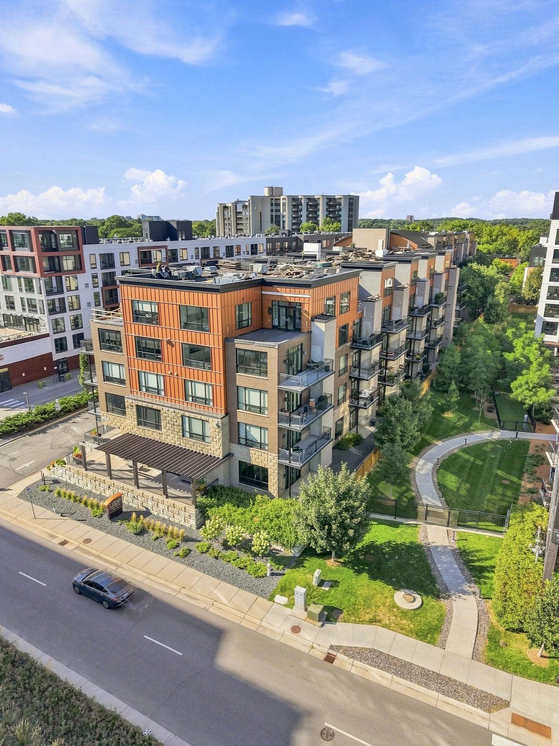 3104 W Lake Street 203 — photo