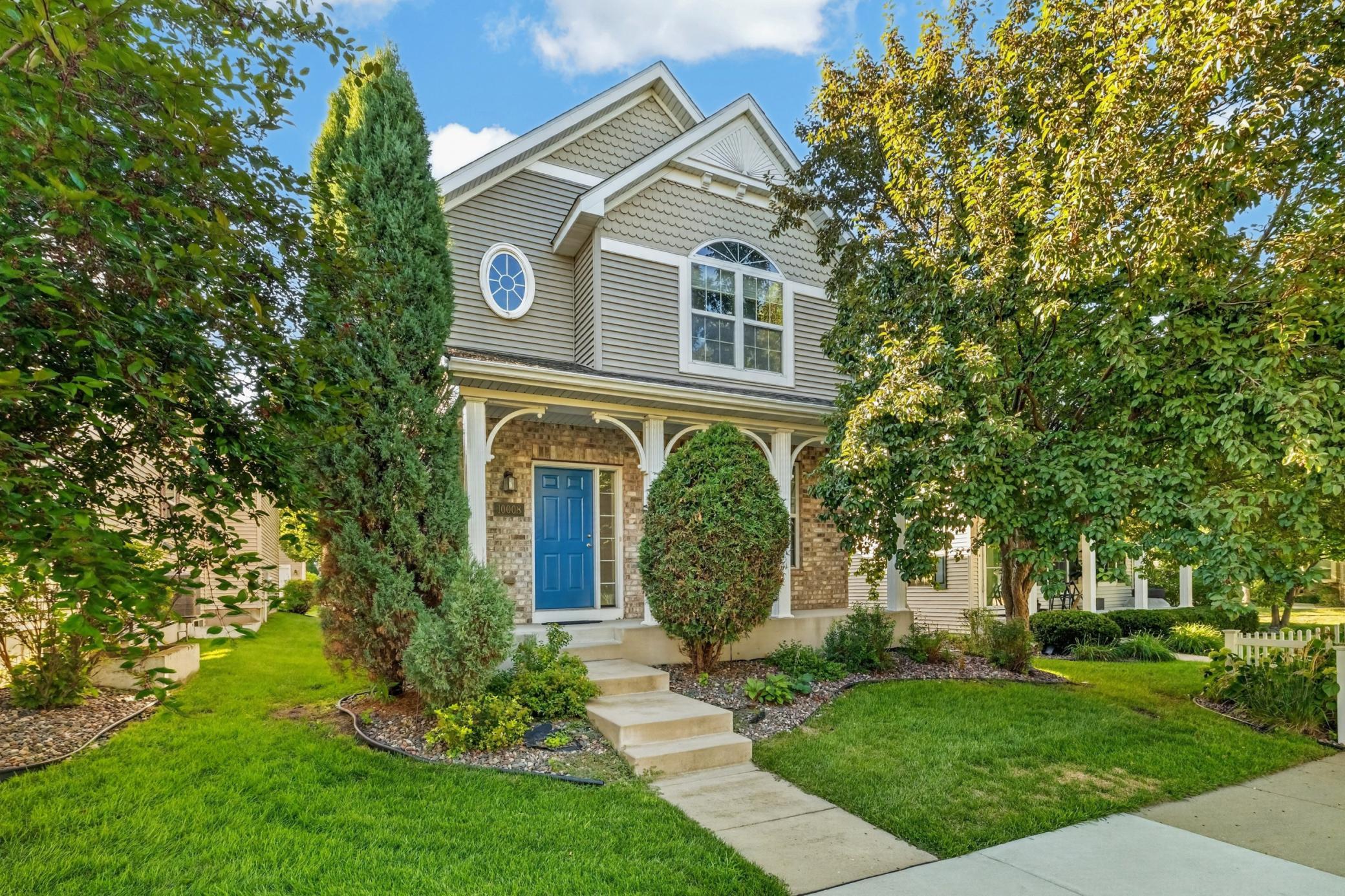 10008 Iris Lane — photo