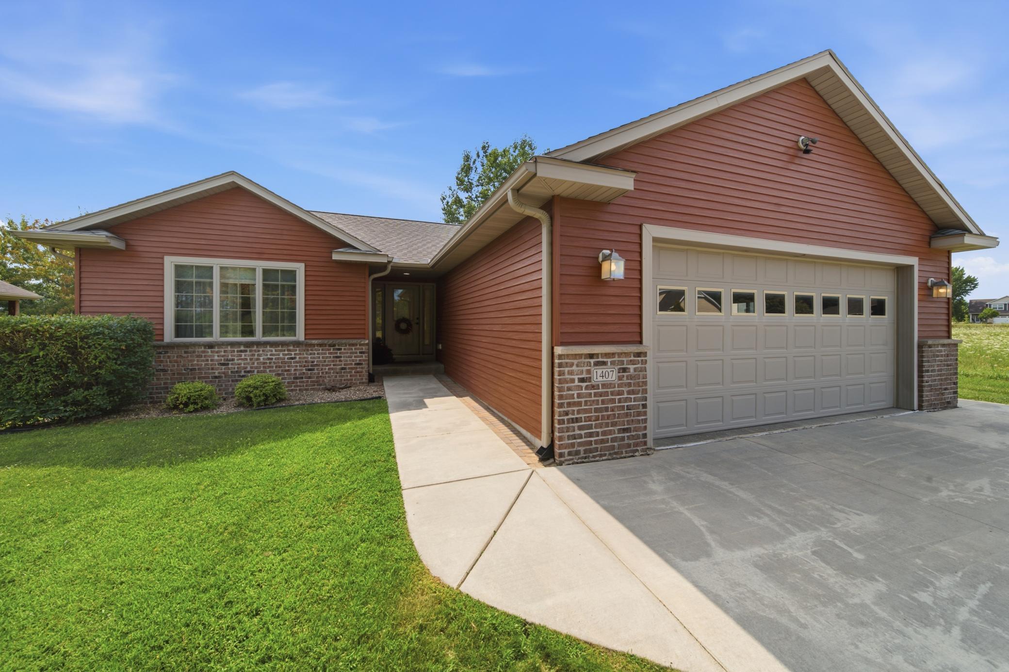 1407 Woodland Way — photo