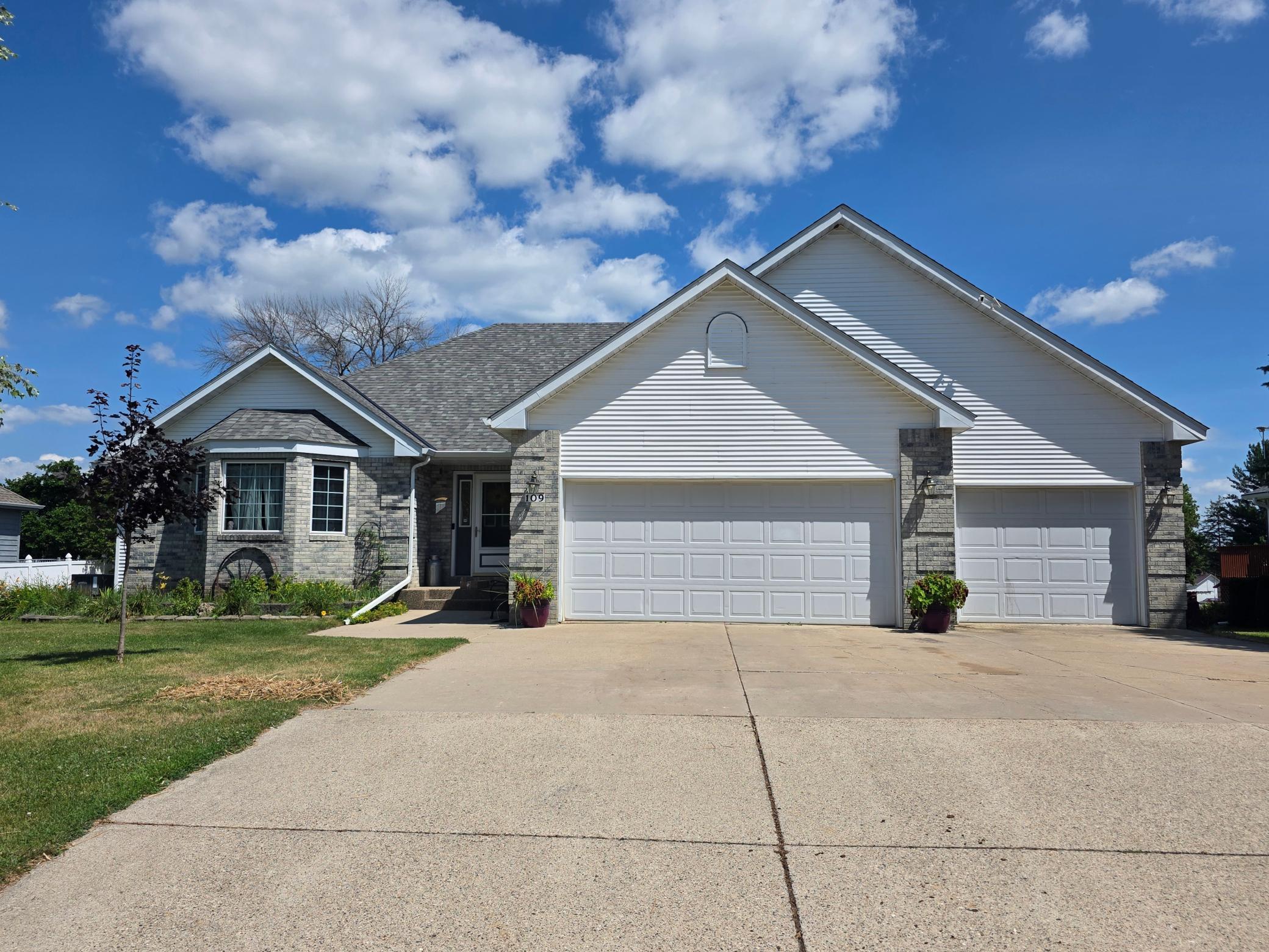 109 Anglewood Drive — photo