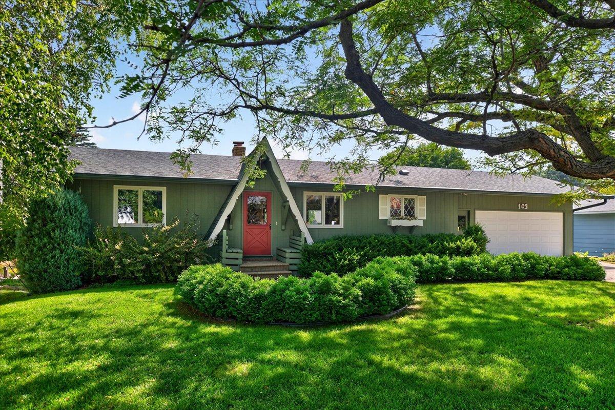 103 Lakeside Drive — photo