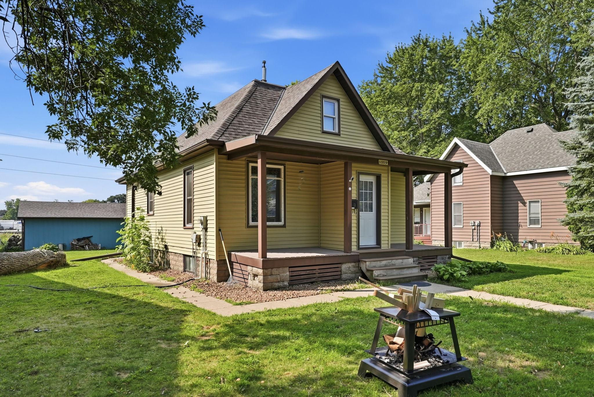1009 Campbell Avenue NW — photo