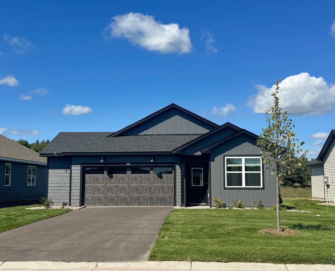 744 Vista Court — photo
