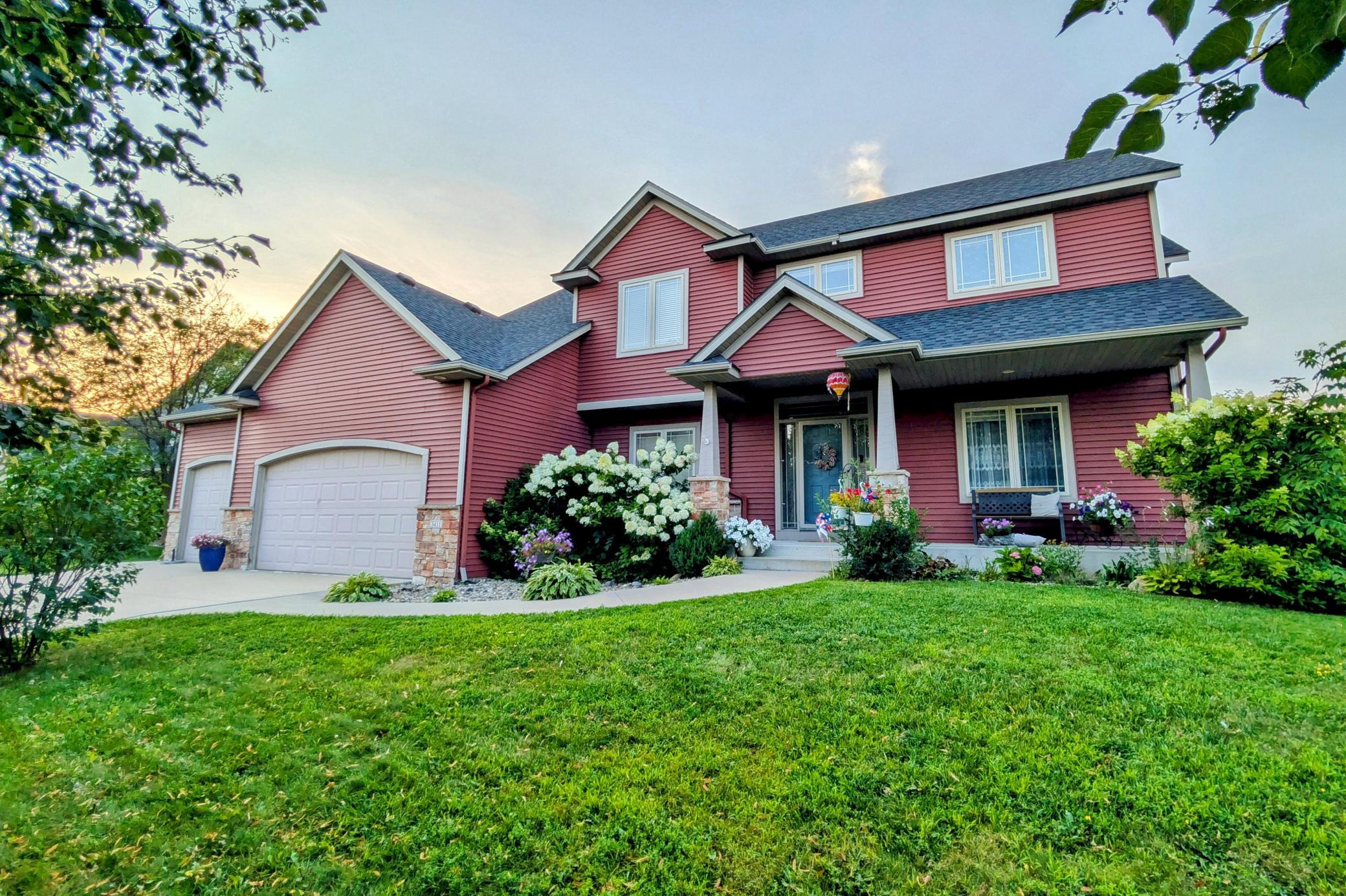 3411 Tralee Lane NE — photo