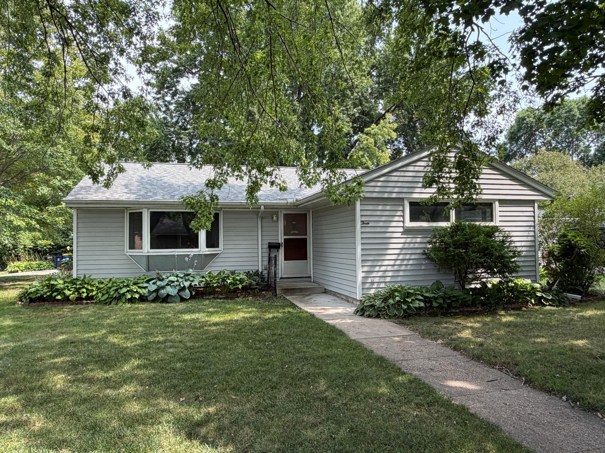 3 Fareway Drive — photo