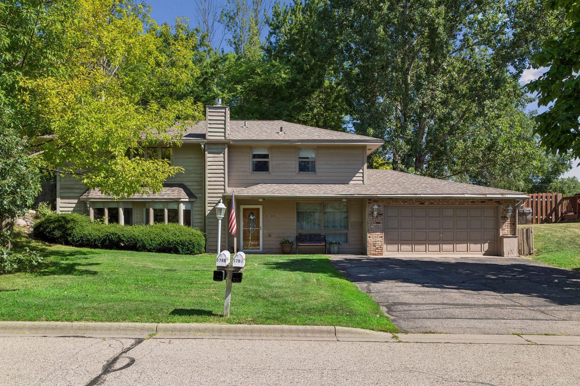 2704 Shawnee Lane — photo
