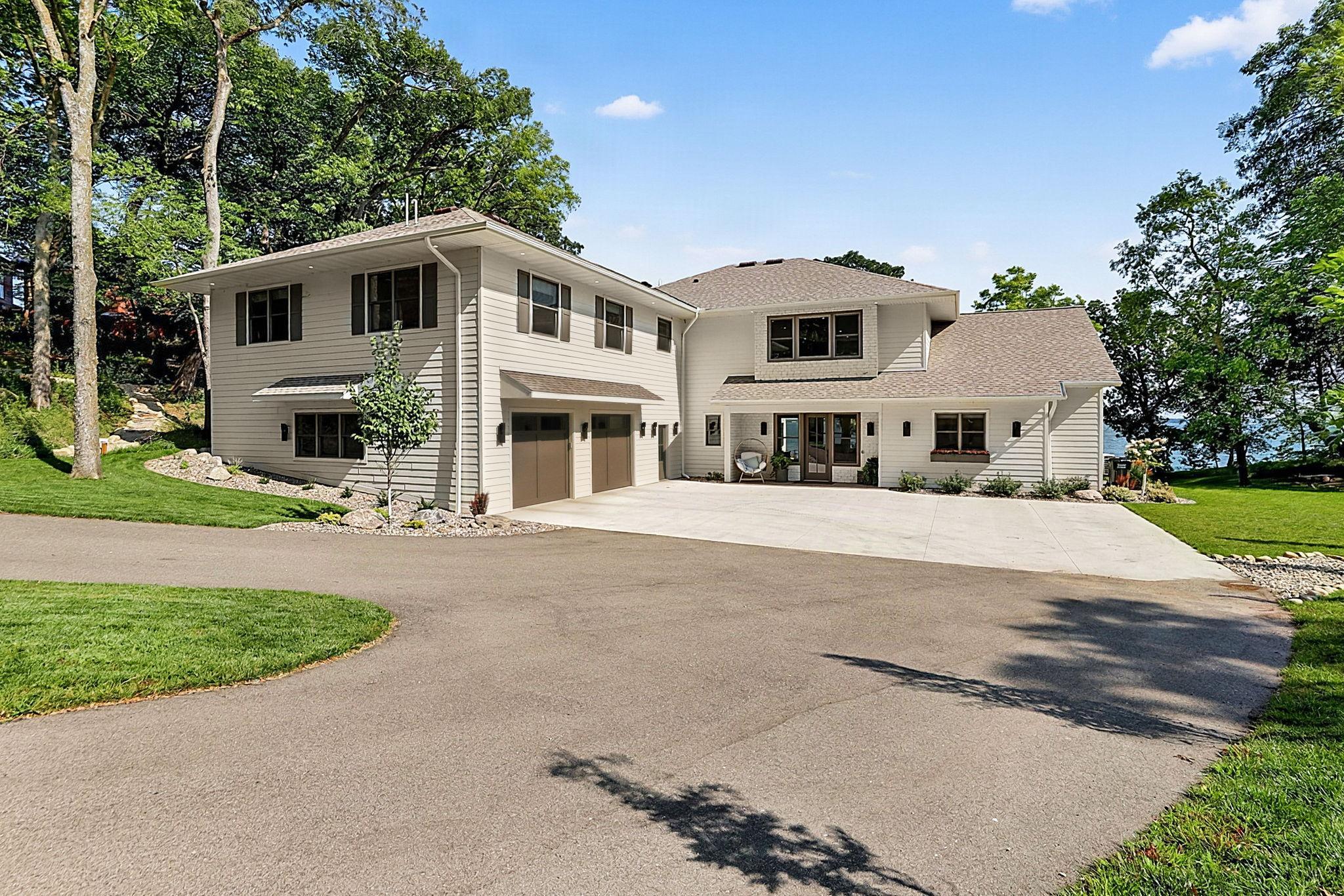 8995 N Shore Drive — photo