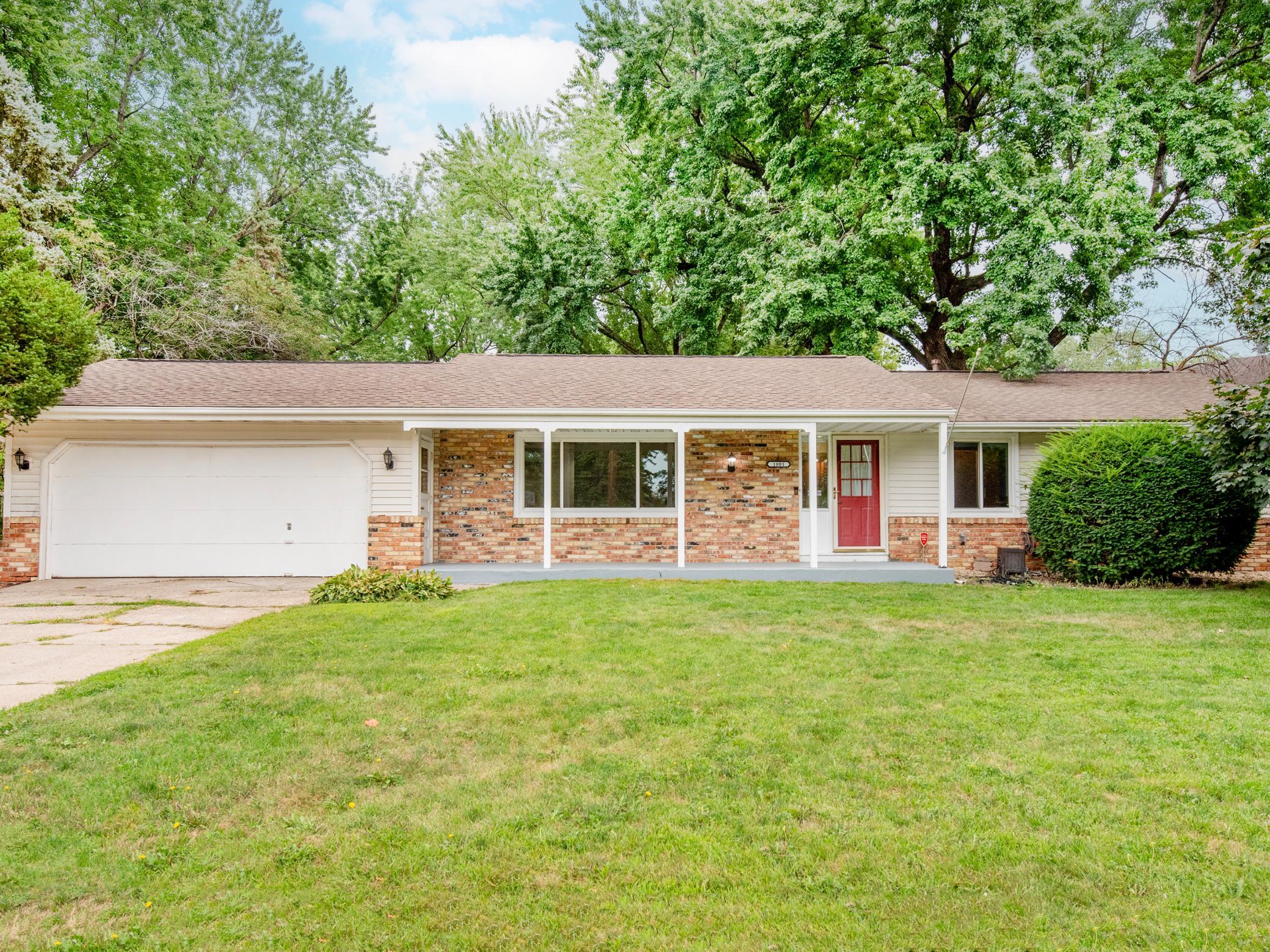 1801 River Hills Drive — photo