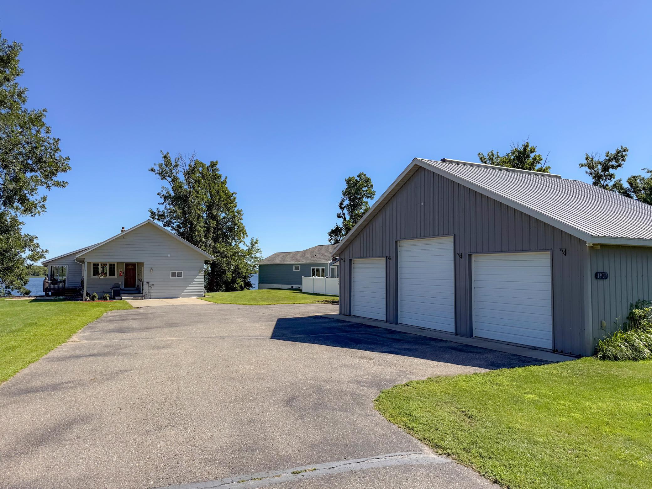 1907 S Lake Irving Drive SW — photo