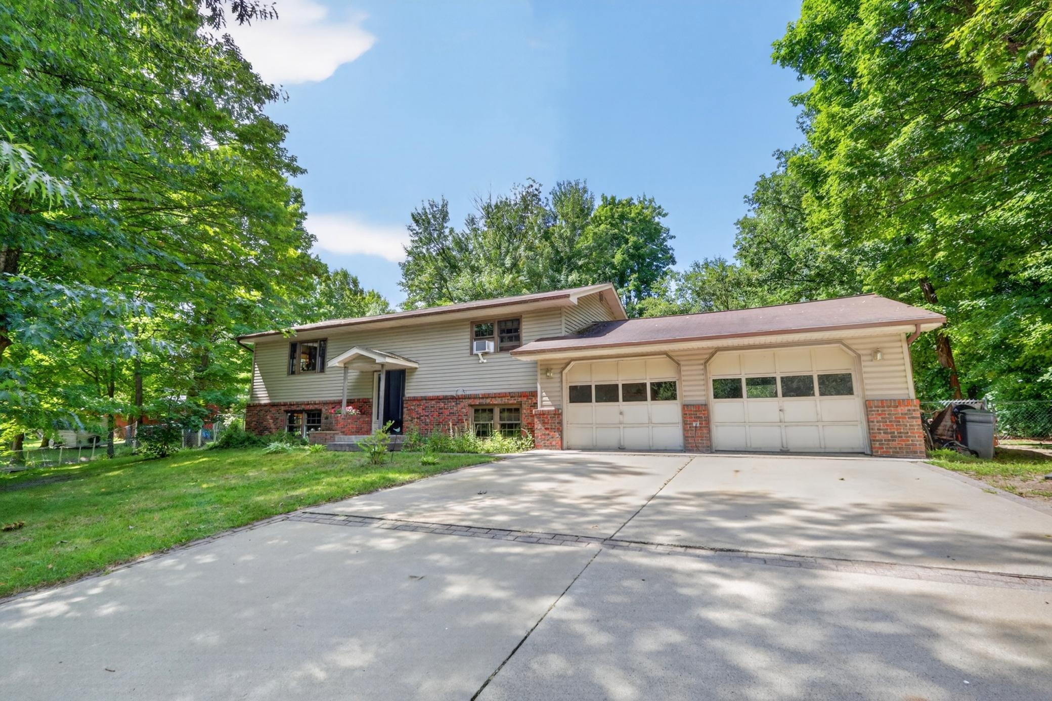 2452 Deschepper Drive — photo