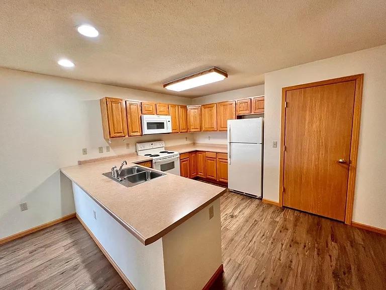 901 Dominion Drive 208 — photo