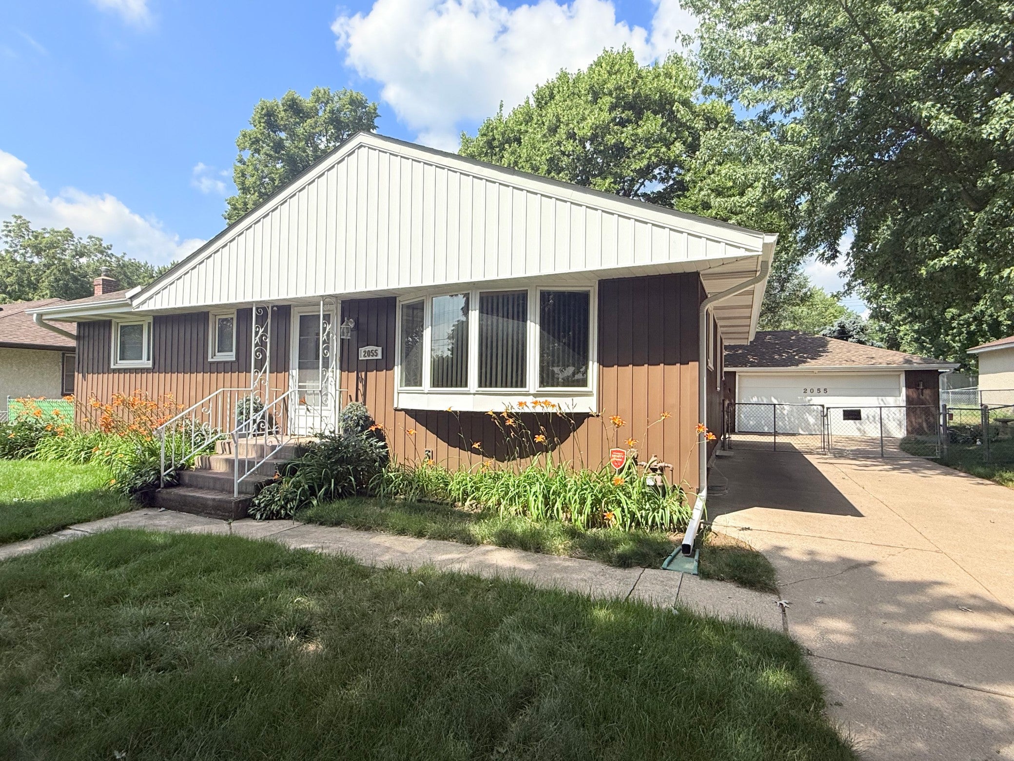 2055 English Street — photo