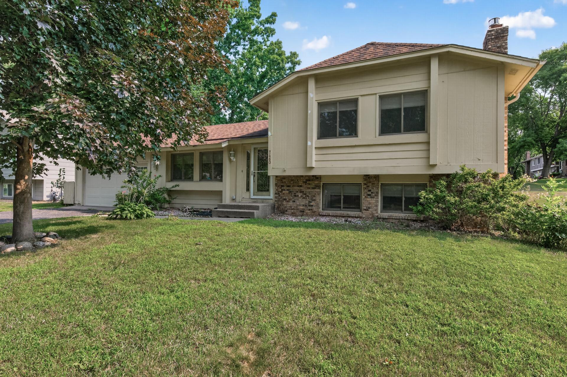 7460 Berkshire Way — photo