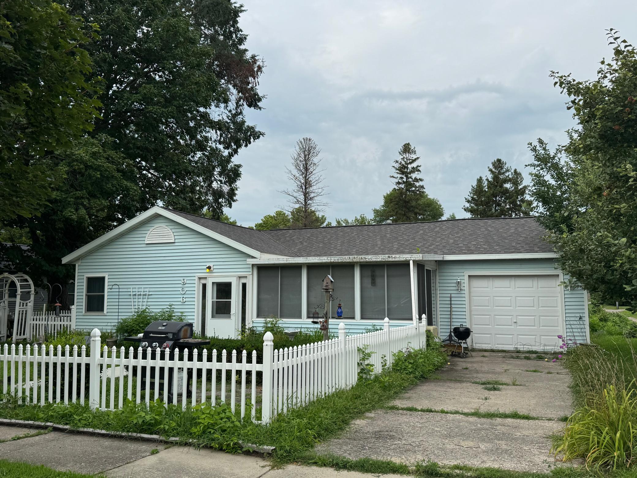 906 W Walnut Avenue — photo
