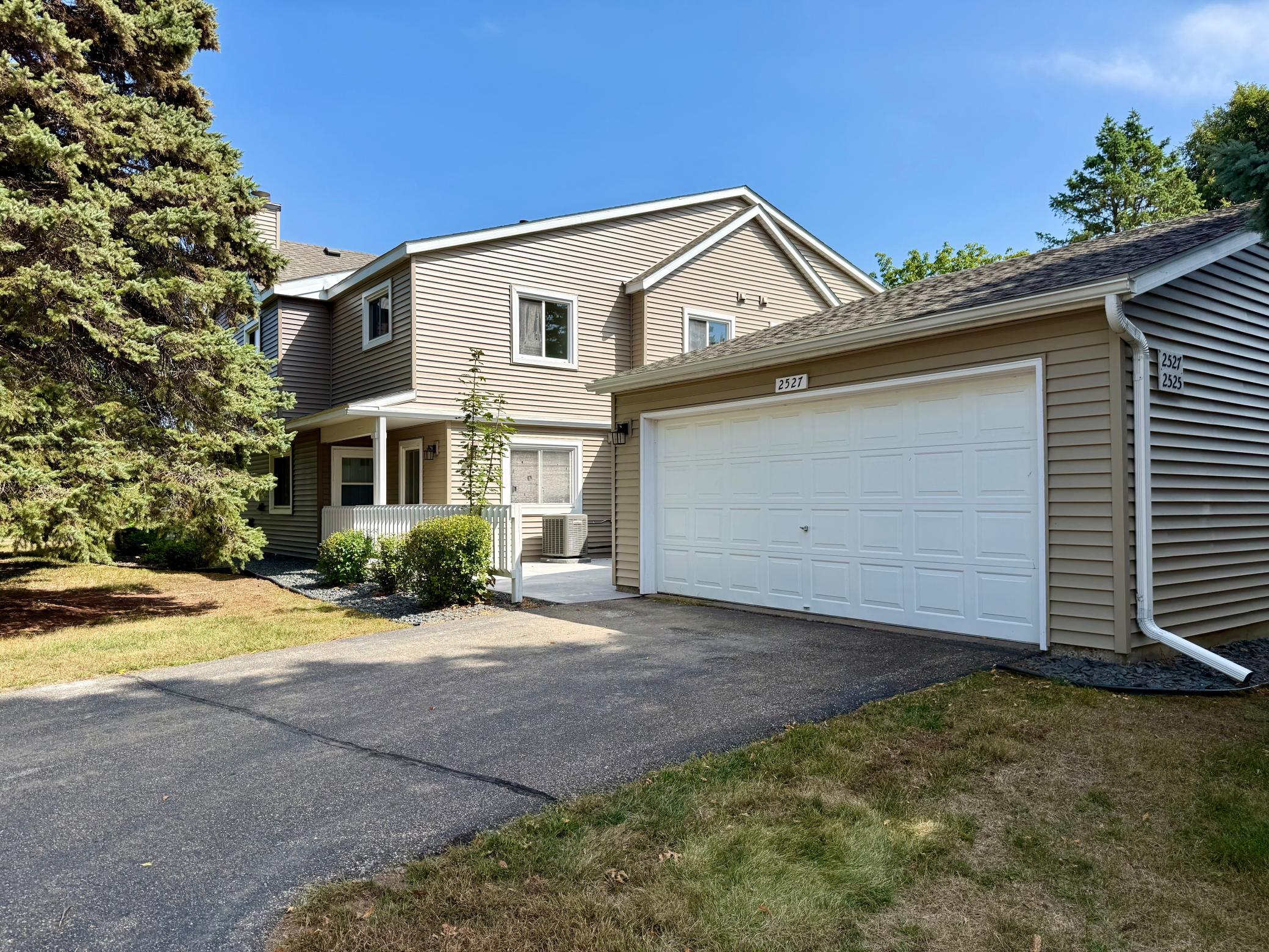 2527 Wimbledon Place — photo