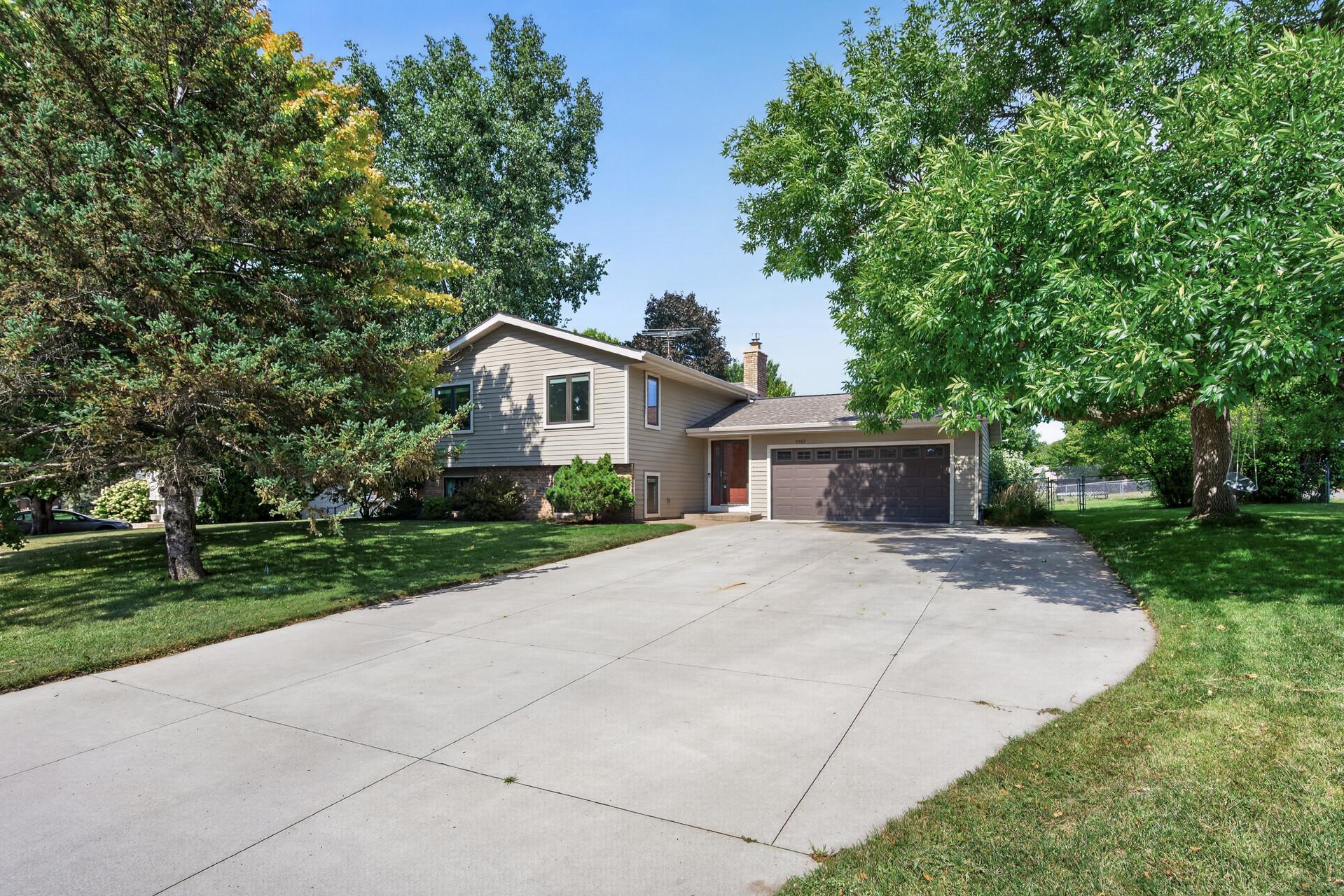 1945 Beaver Dam Court — photo