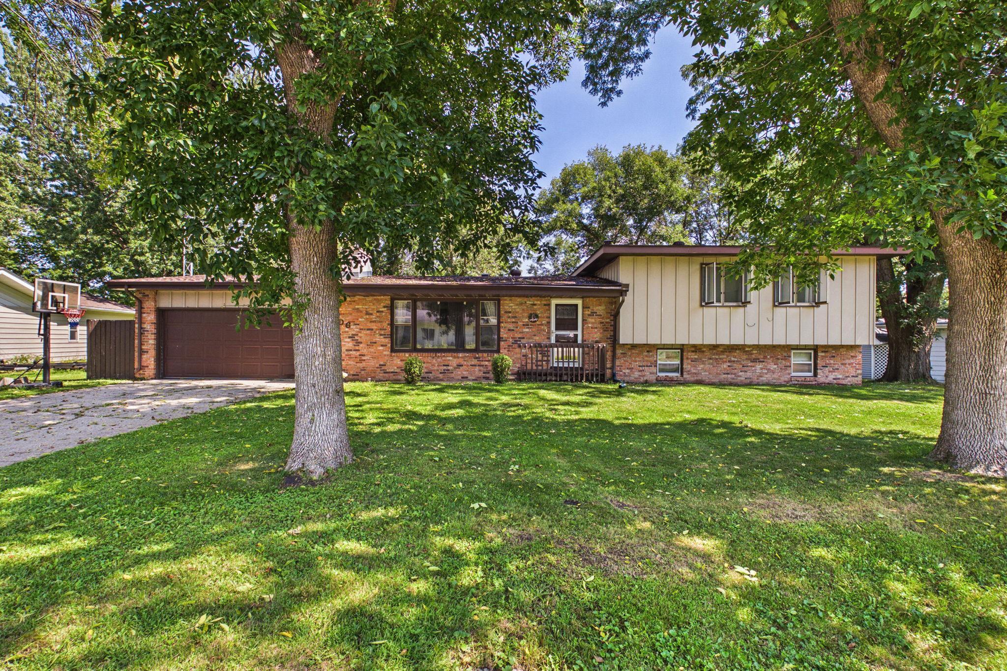 1506 Elm Street — photo