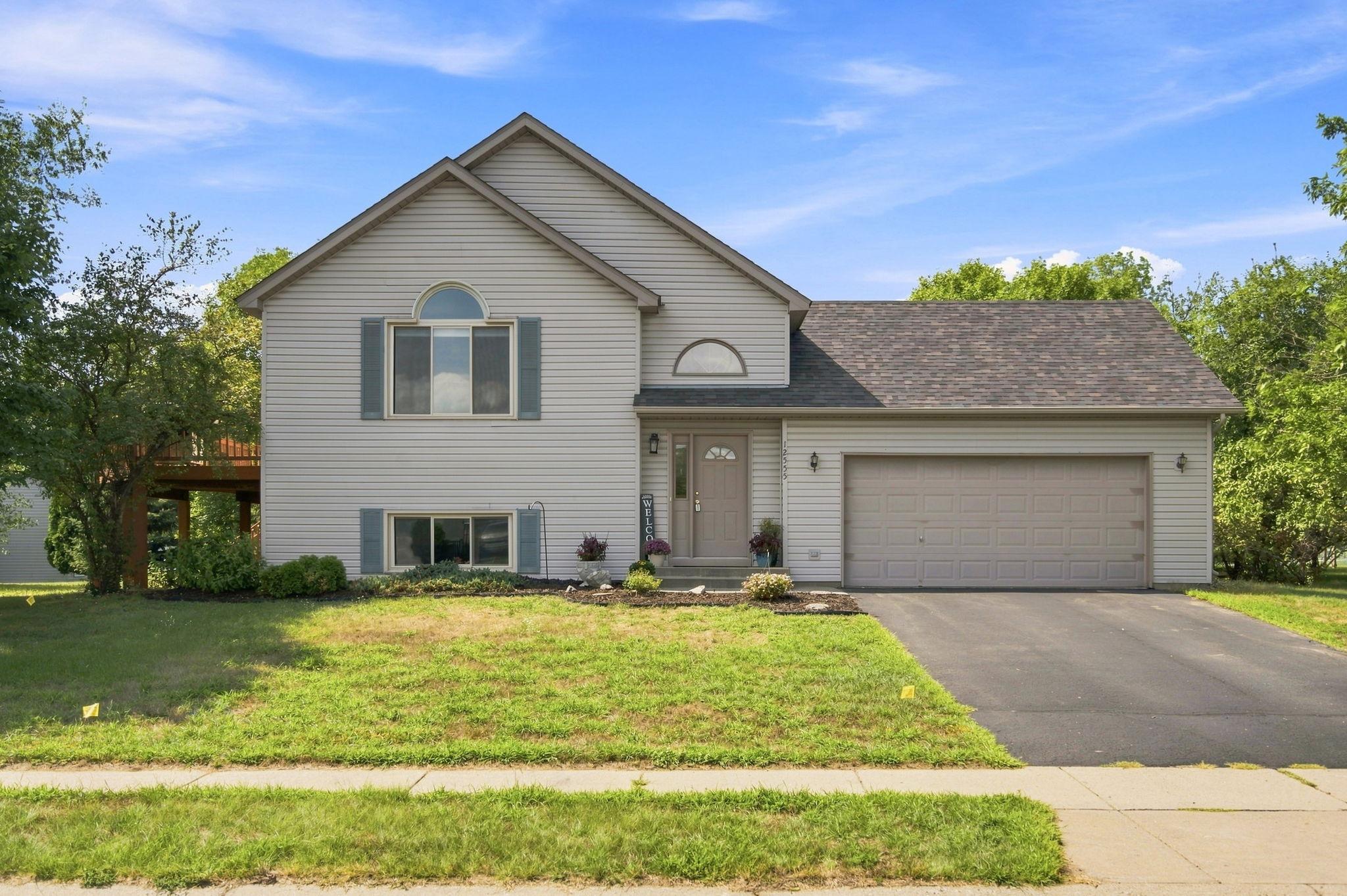 12555 Hillside Lane SE — photo