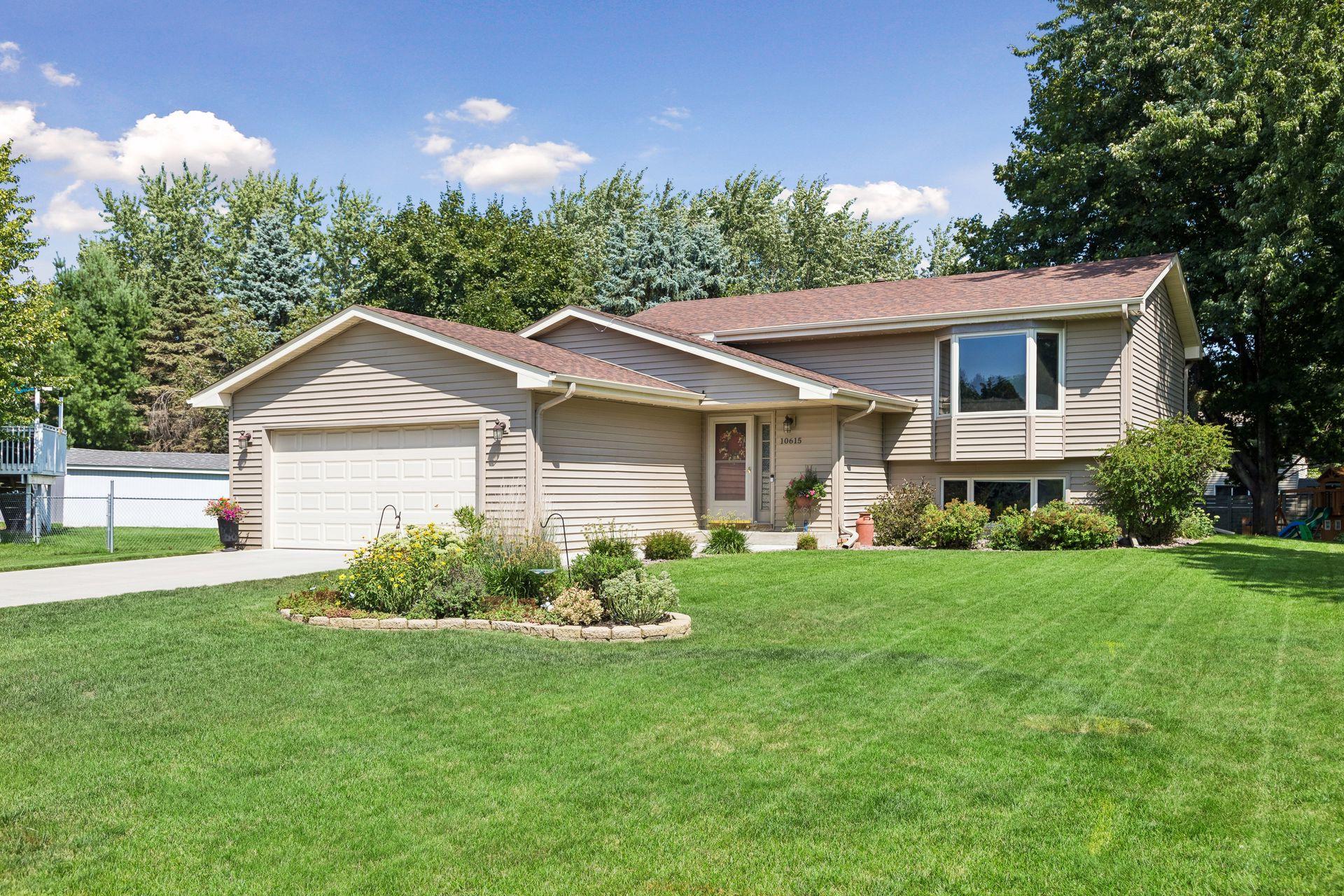 10615 Opal Street NE — photo